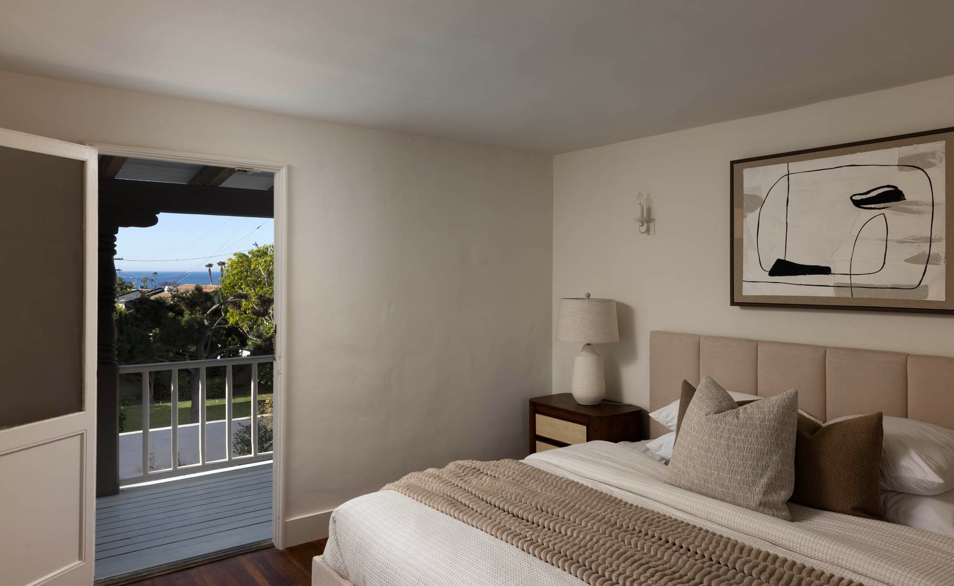 212 W Avenida Valencia