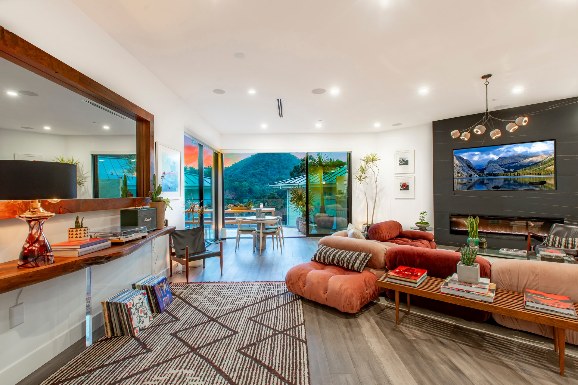 8145 Willow Glen Rd