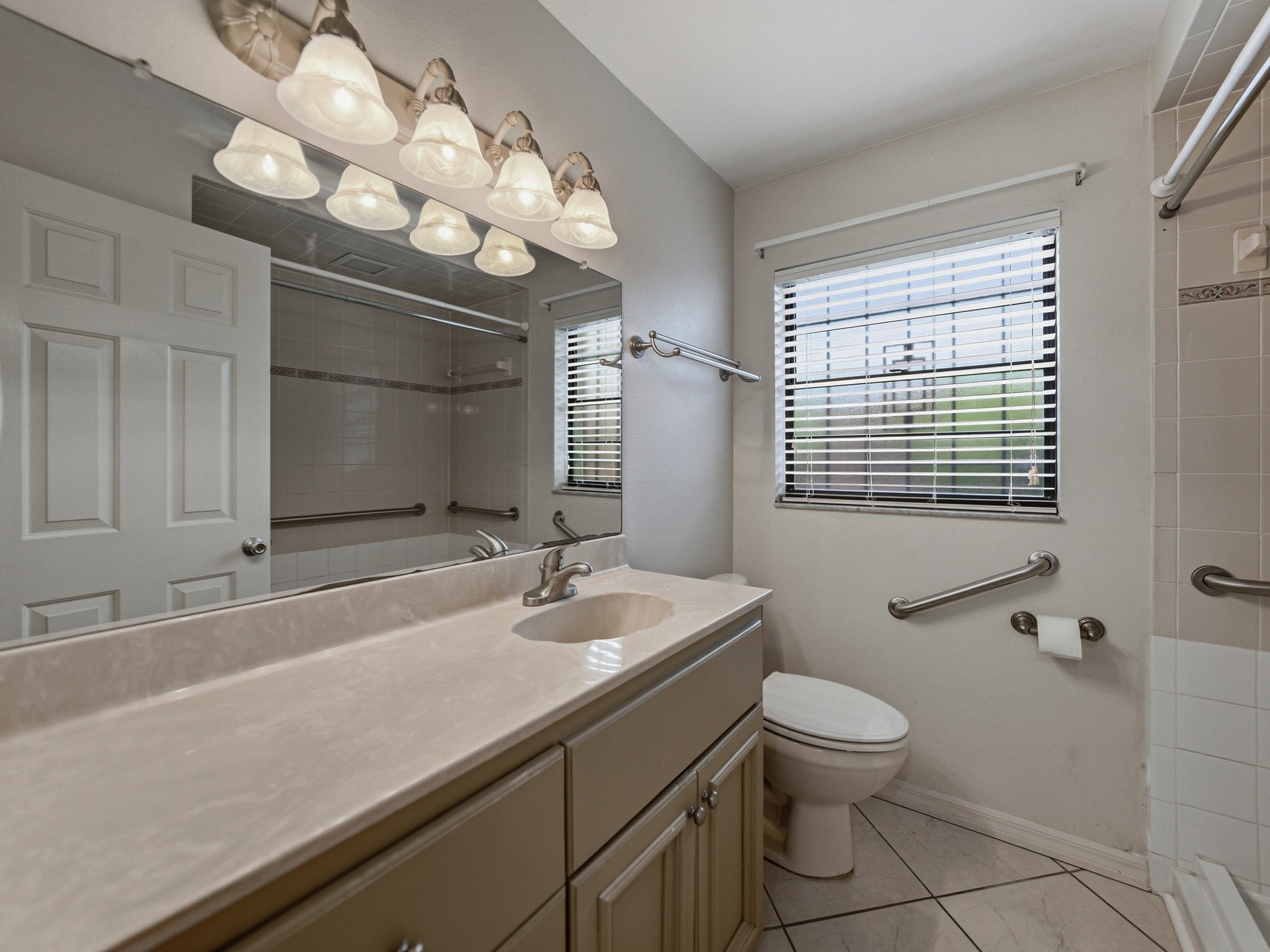 2702 AUBURN AVE W