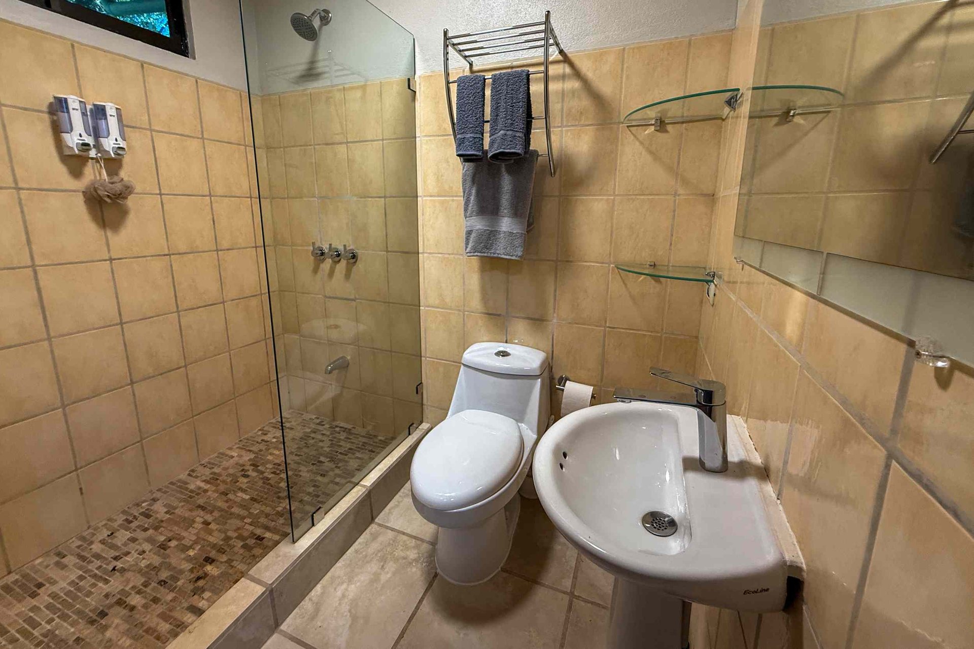 Totally Remodeled Coastal Jungle 2-Bedroom Sanctuary Home with Valley & Ocean Views in Lagunas above Dominical Costa Rica