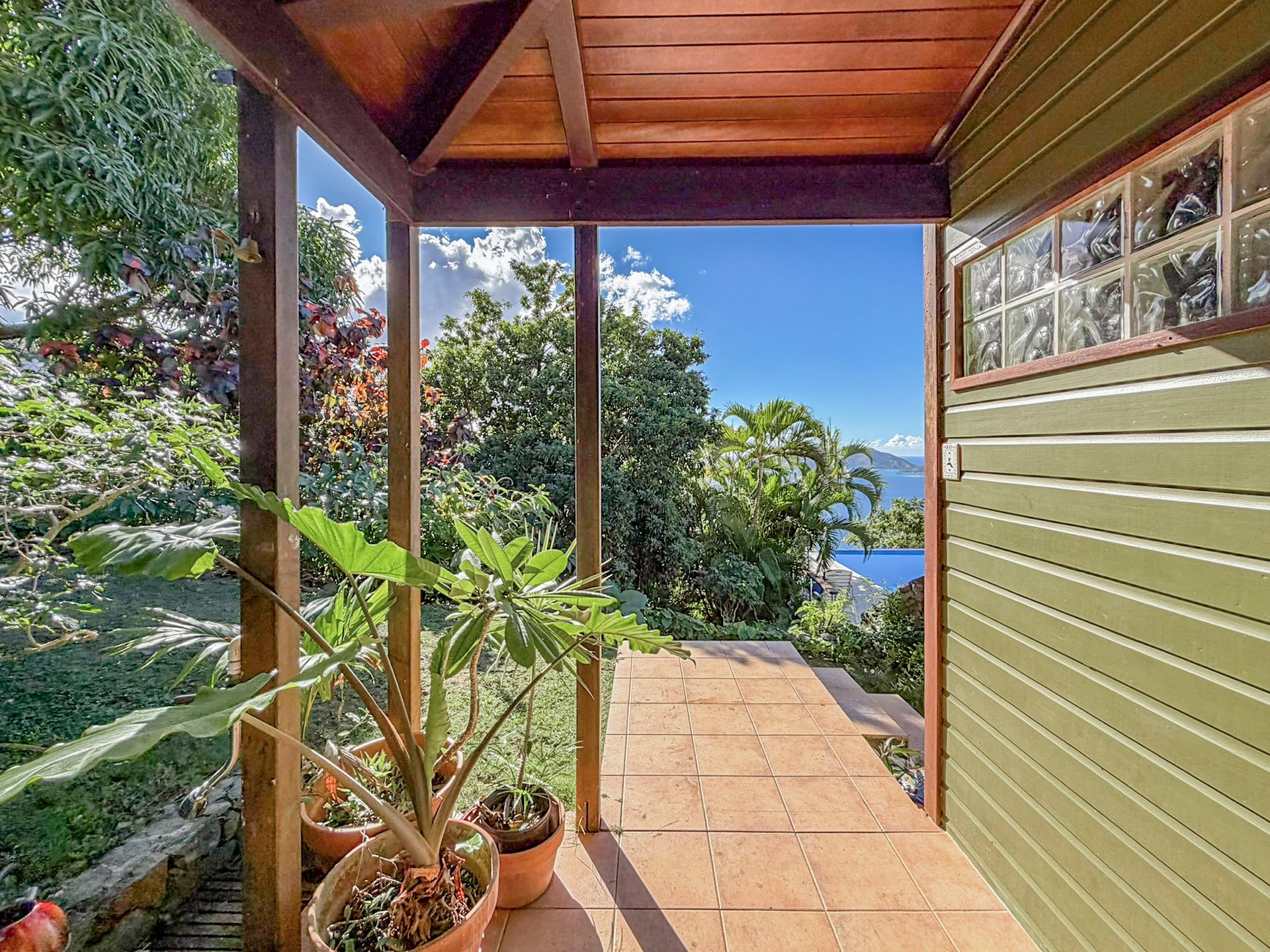 1105 Villa Botanica