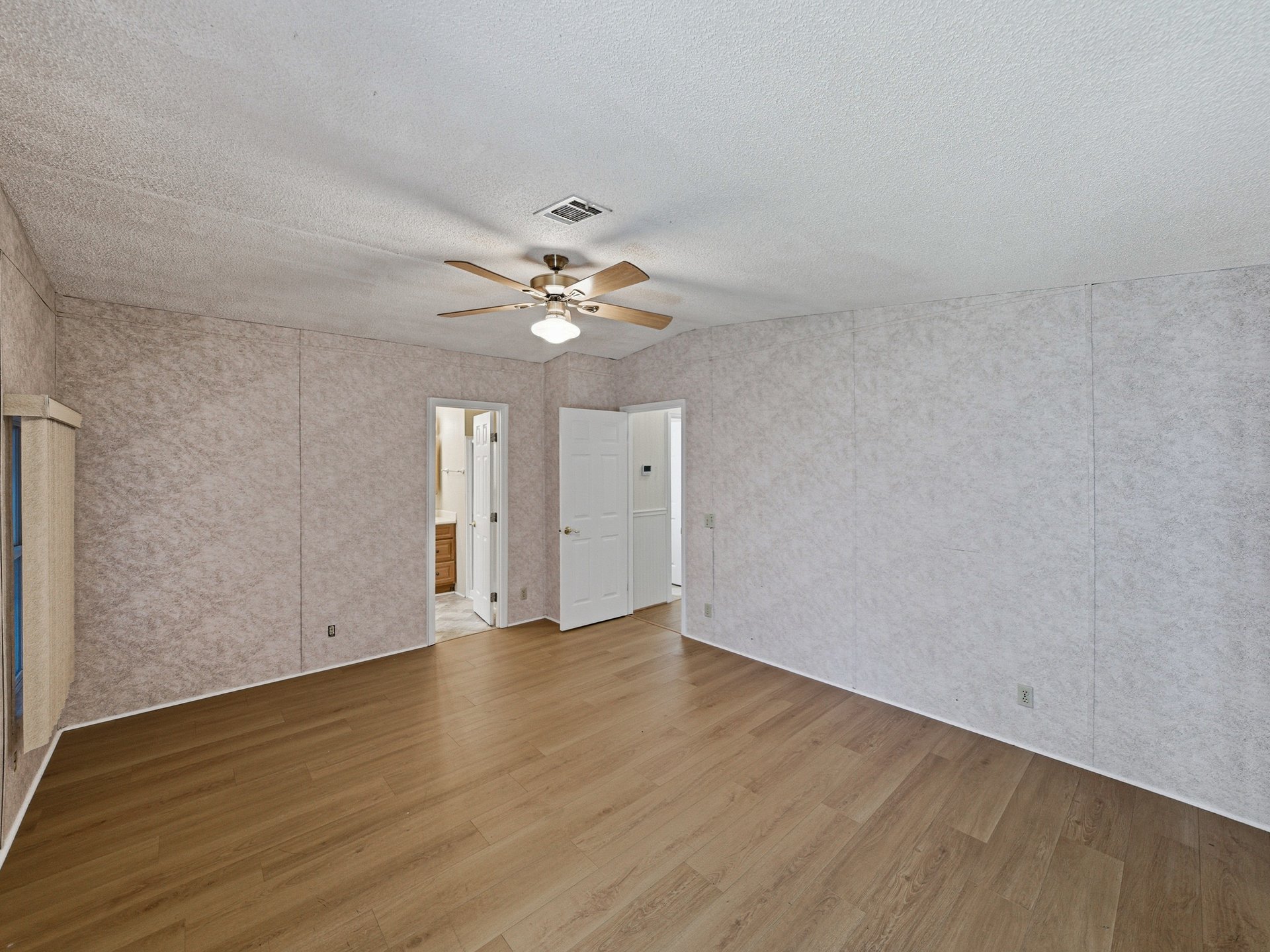 3822 DAMIAN DR