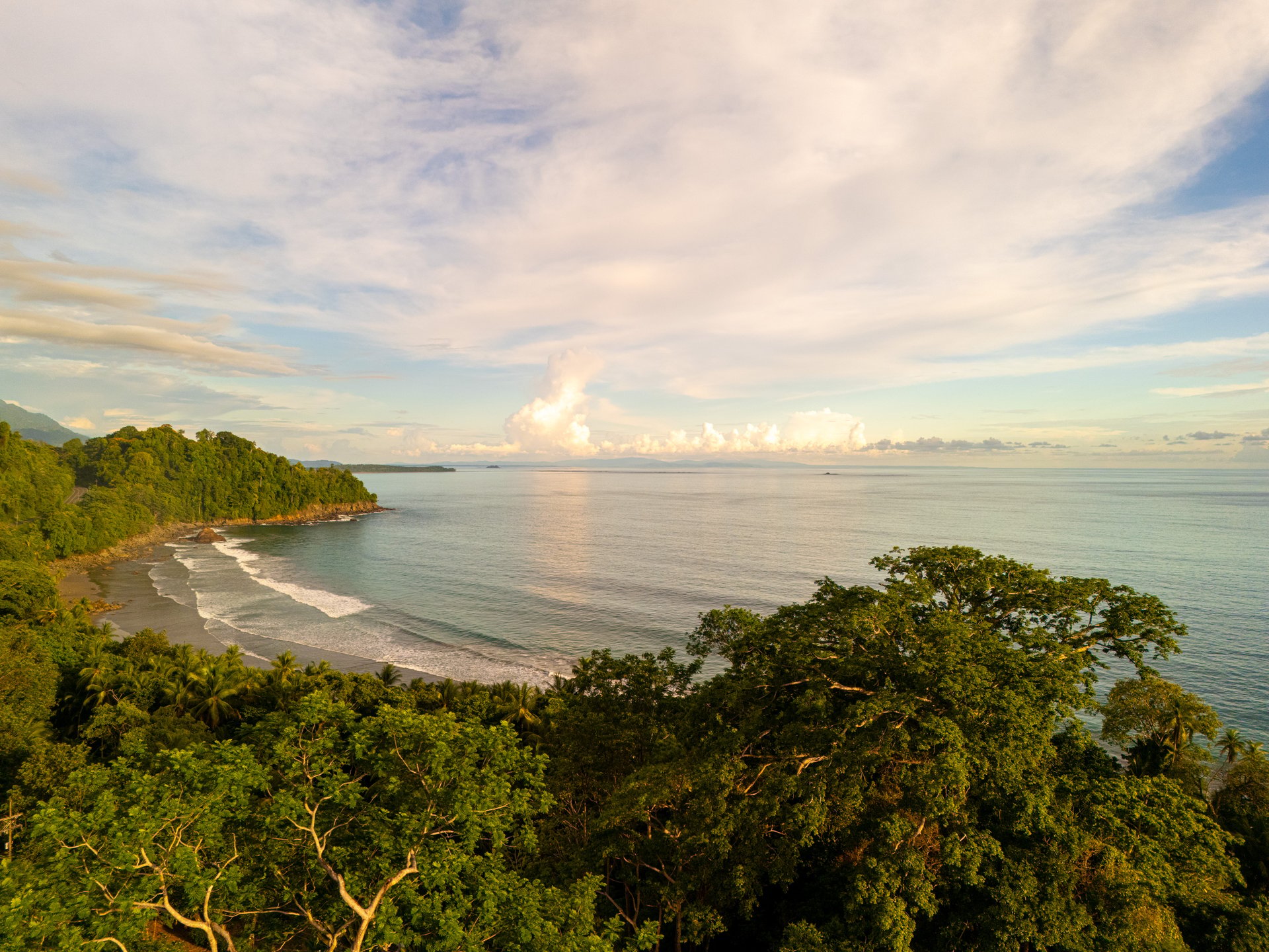 Classic Luxury at Casa Ceiba, Coastal Ocean View 4 Bedroom Home Near Uvita