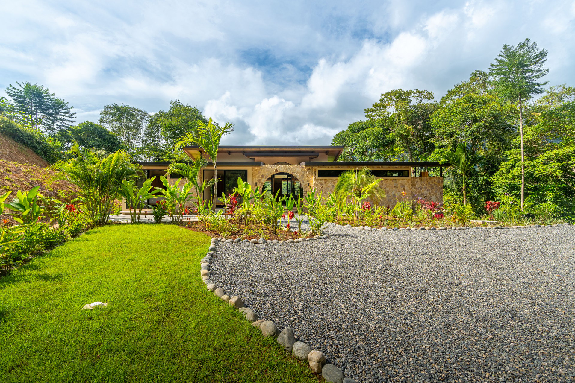 Casa Hamsa - Stunning, Modern Jungle Home in Ojochal