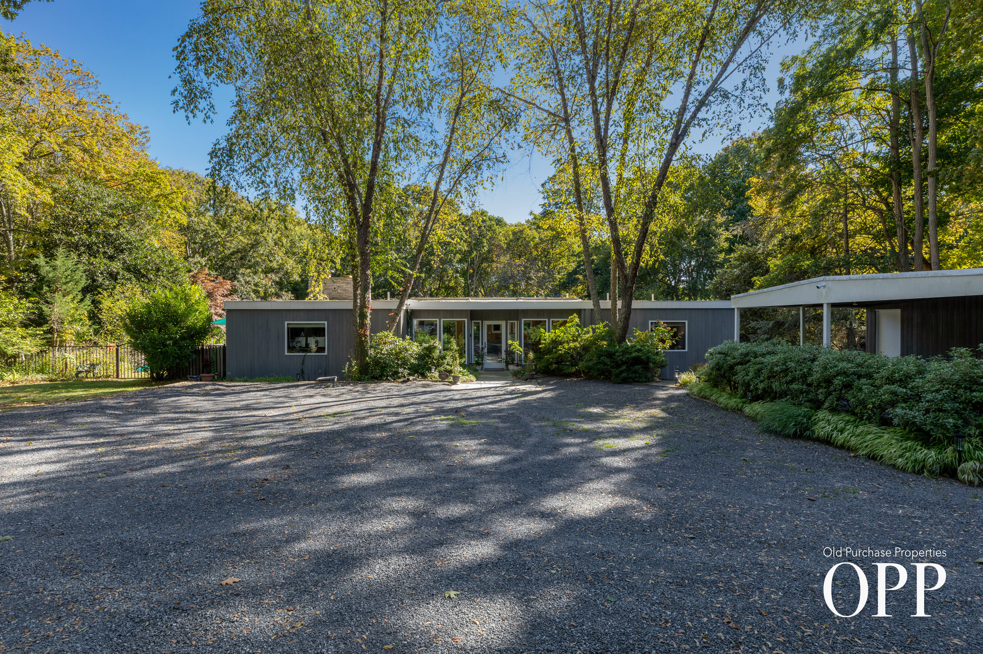 Hollywood: A Waterfront Modernist Retreat on 3.5 Acres