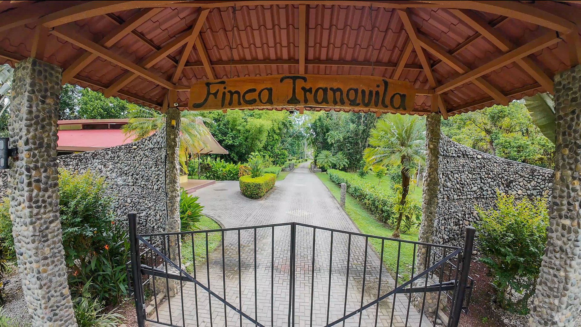 Tropical Estate in Gated Community near Quepos