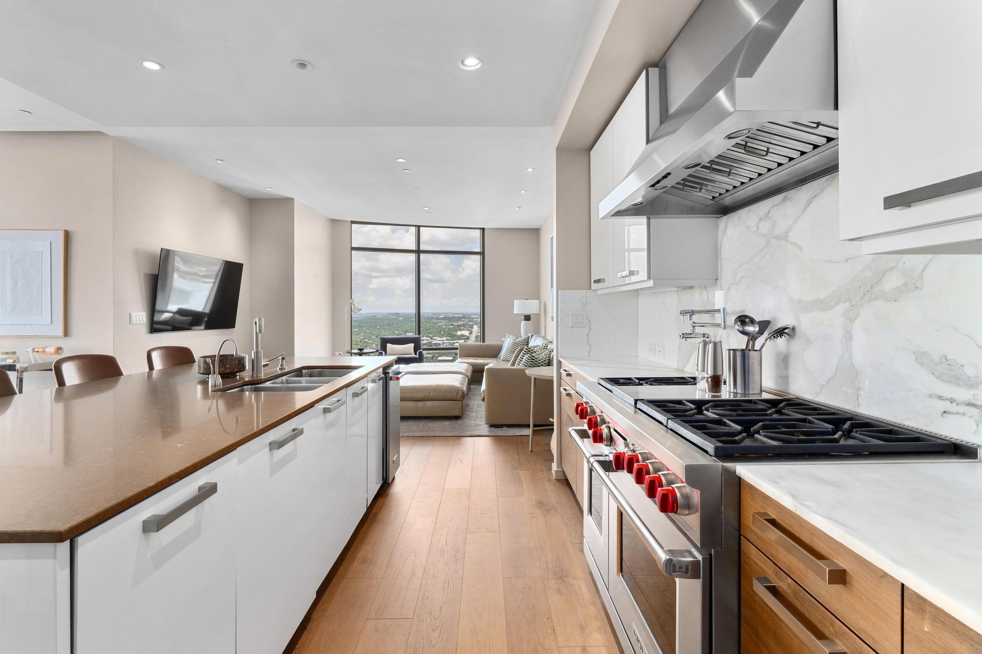 200 Congress Avenue #37H