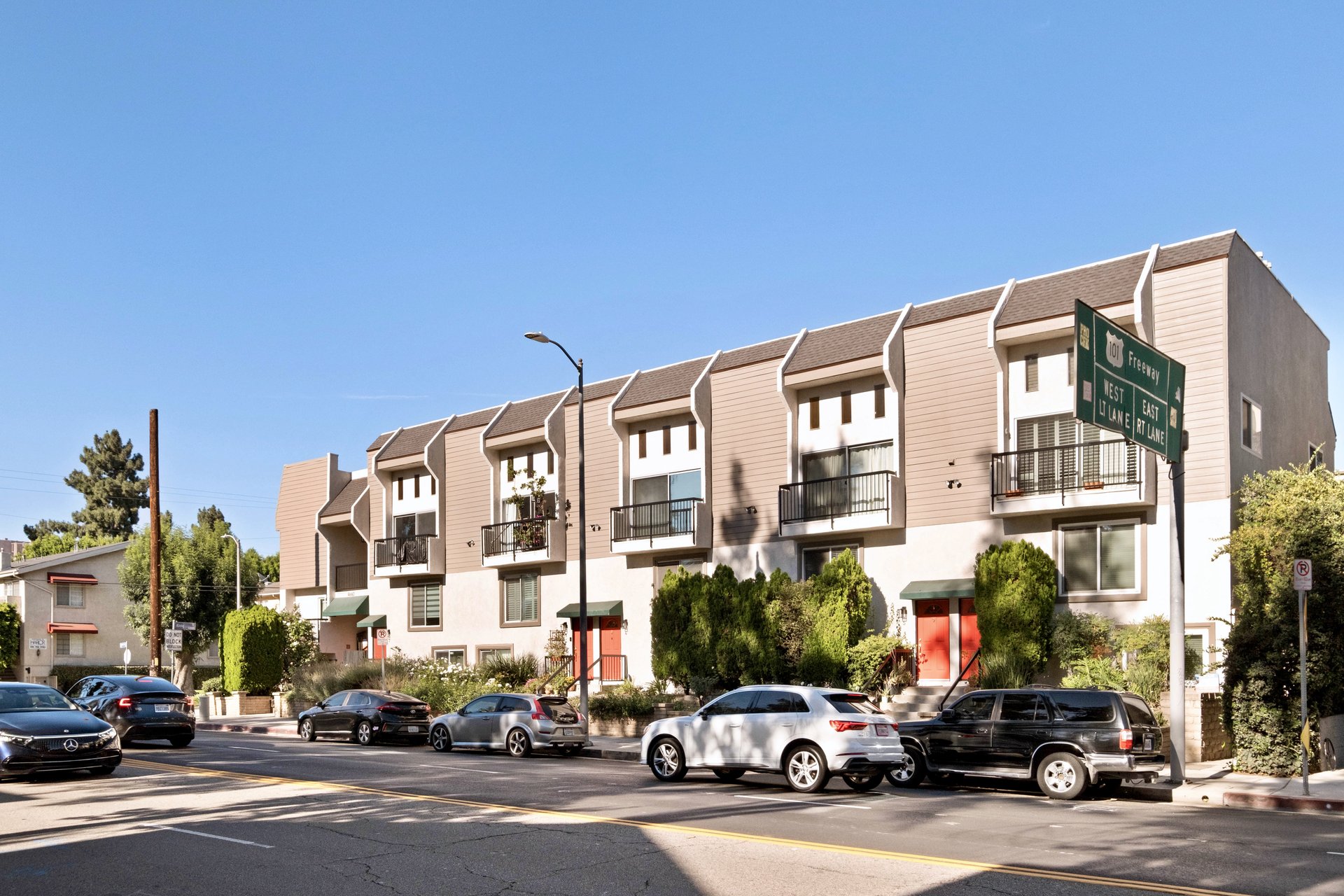4660 Coldwater Canyon Ave Unit: 16