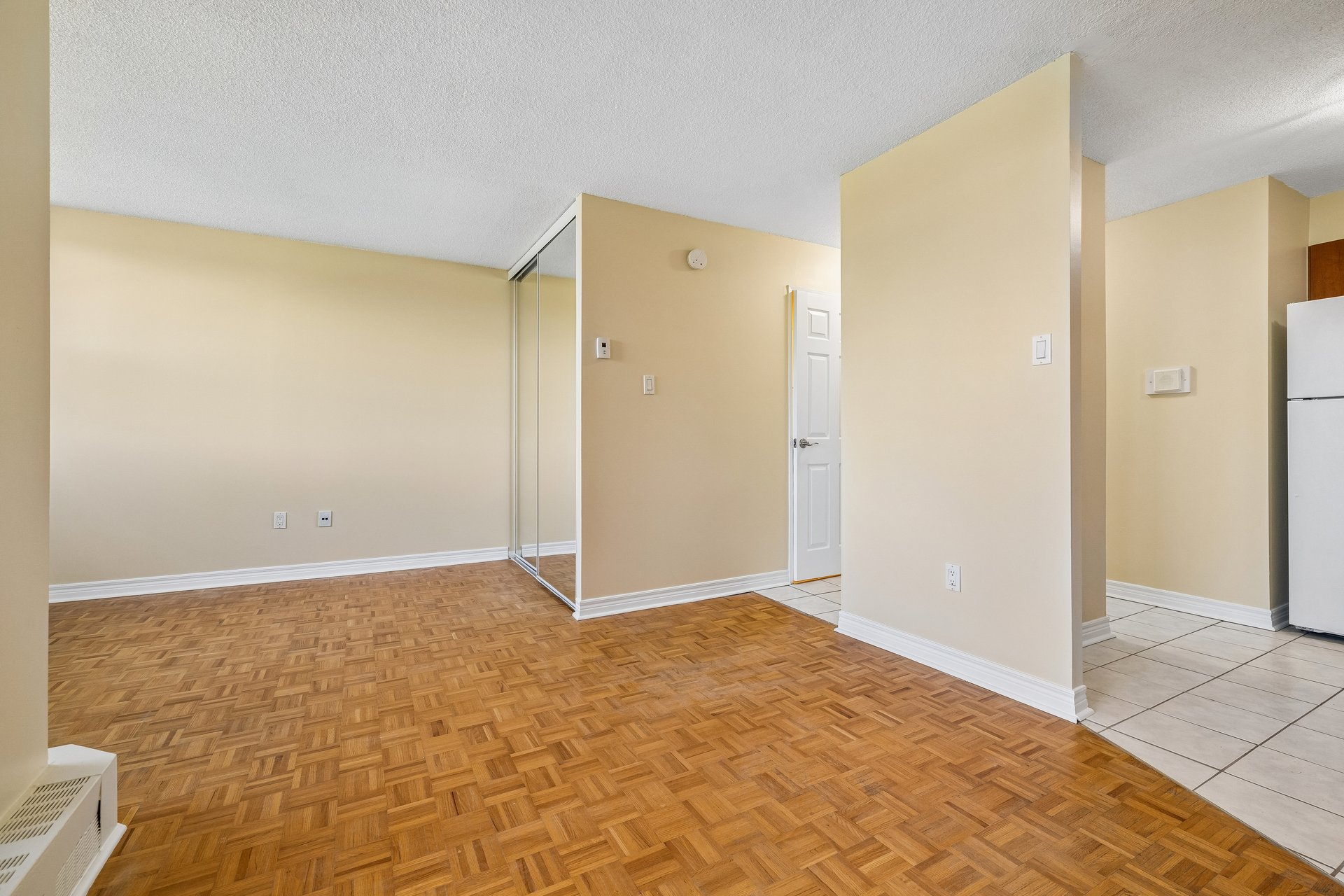 Bright and spacious studio apartment in great location