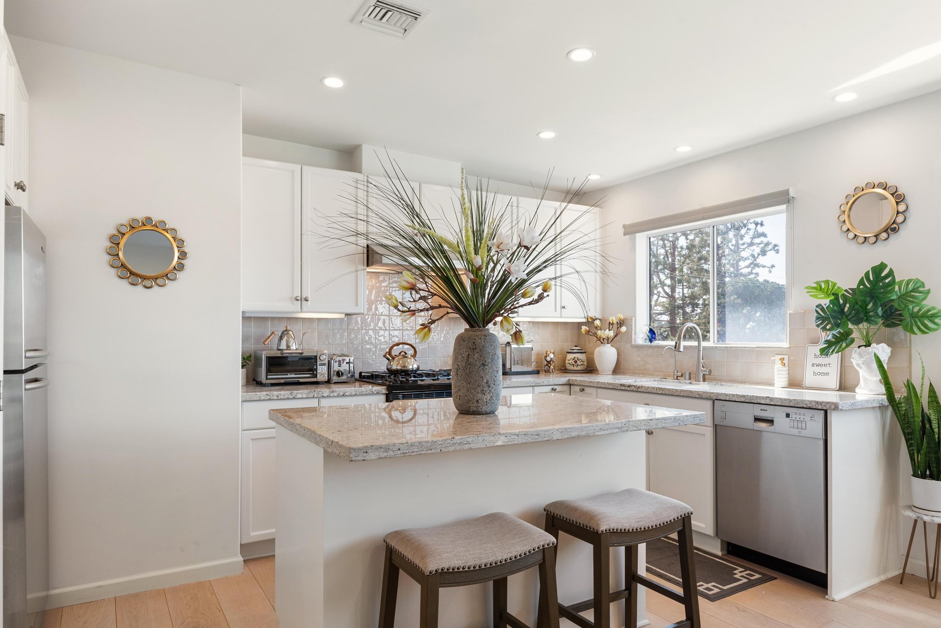 446 San Vicente Blvd Unit: 305