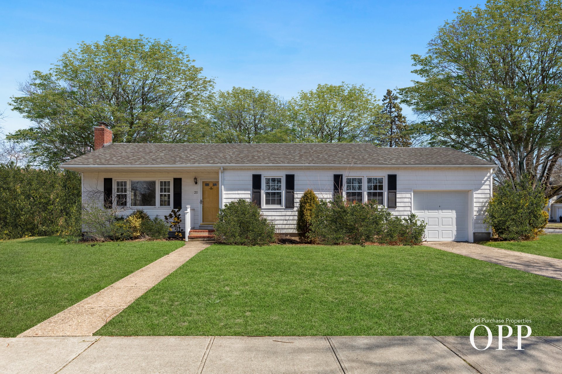 WELL-MAINTAINED RANCH CLOSE TO EVERYTHING