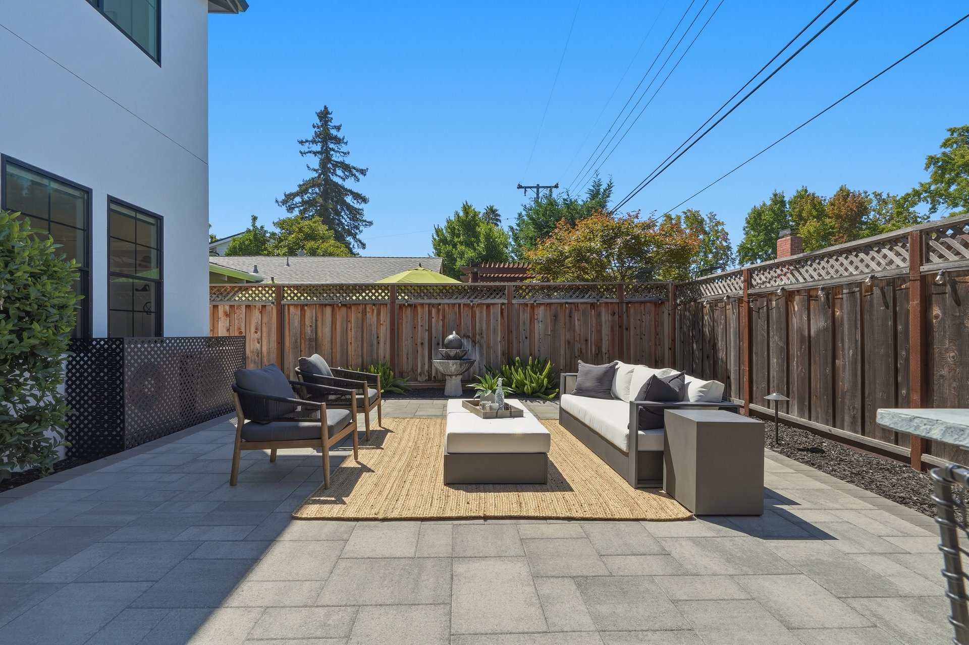 1257 Woodlawn AVE