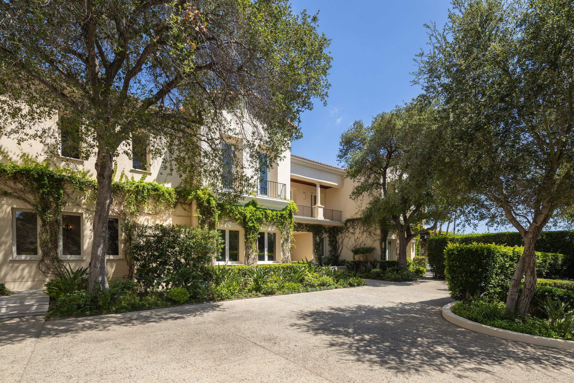 1672 Waynecrest Dr, Beverly Hills