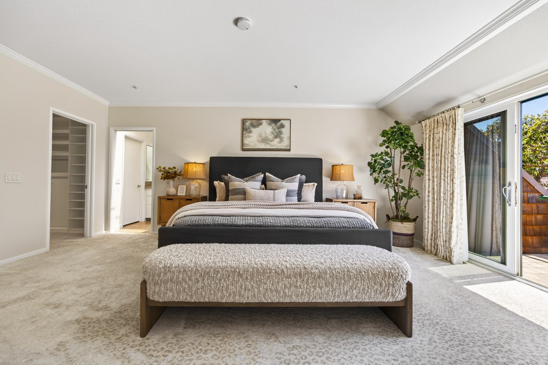 Luxurious End Unit in Point Tiburon