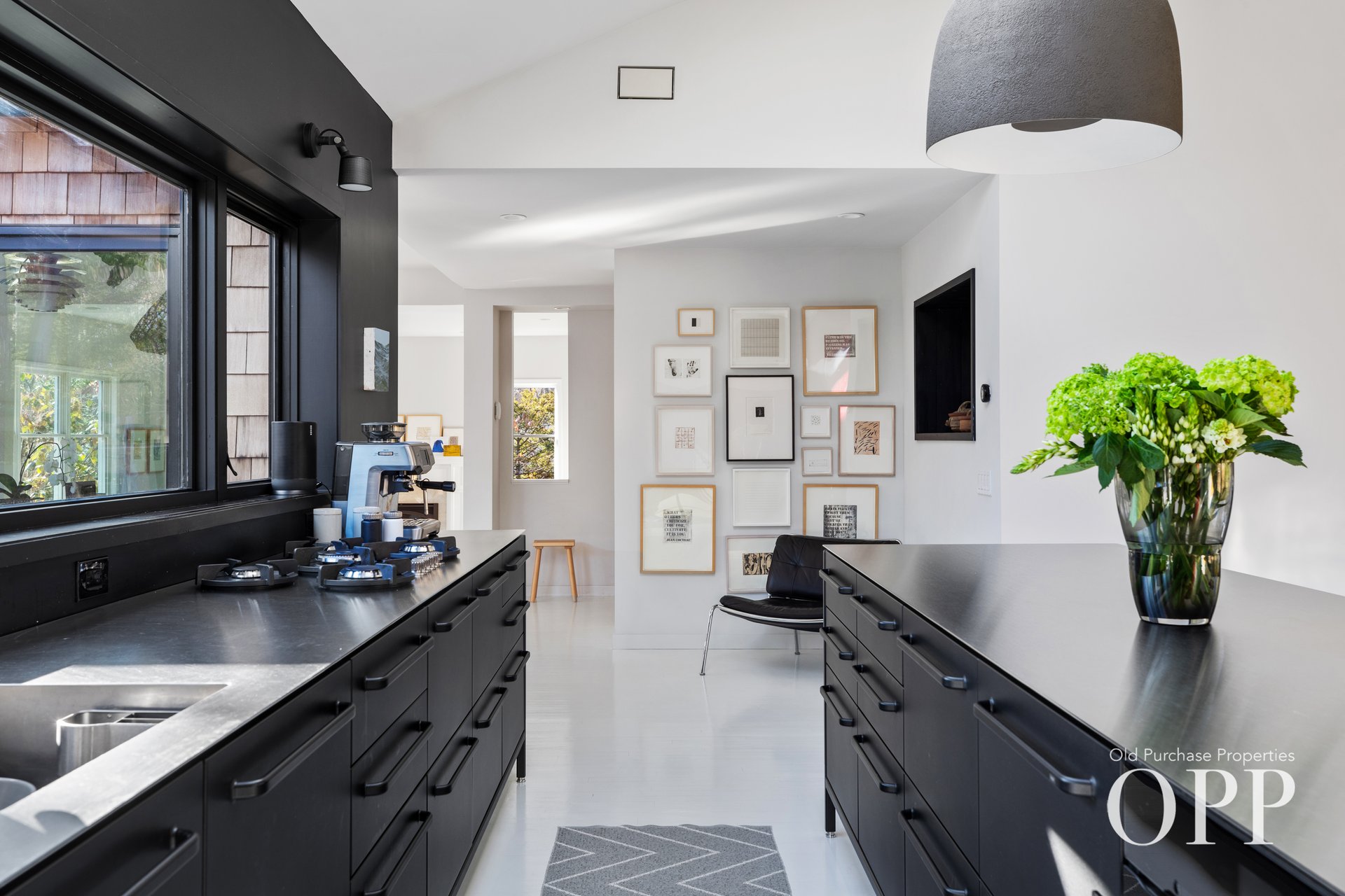 A SUNLIT RETREAT IN PICTURESQUE LOCATION