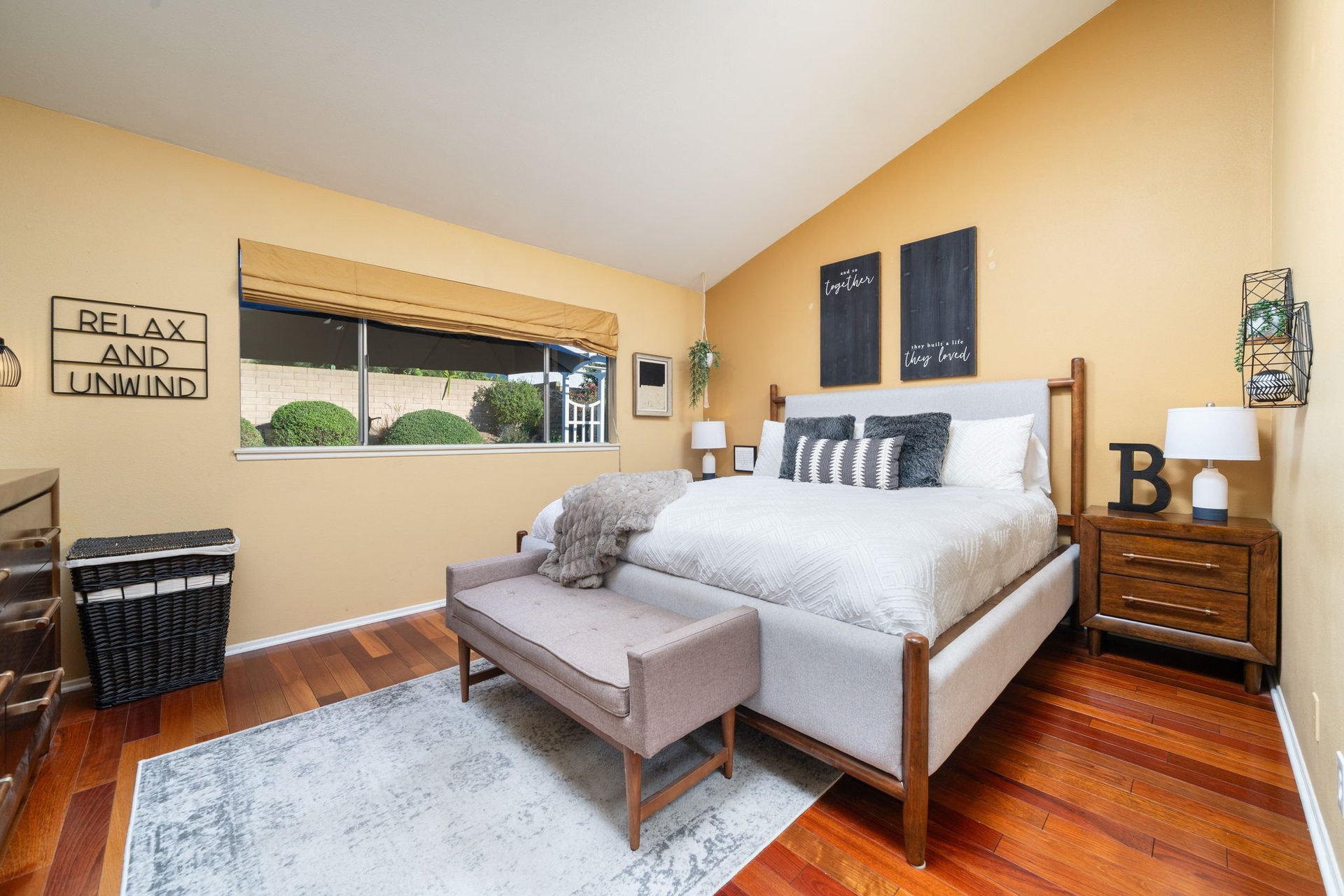 5022 N Burnaby
