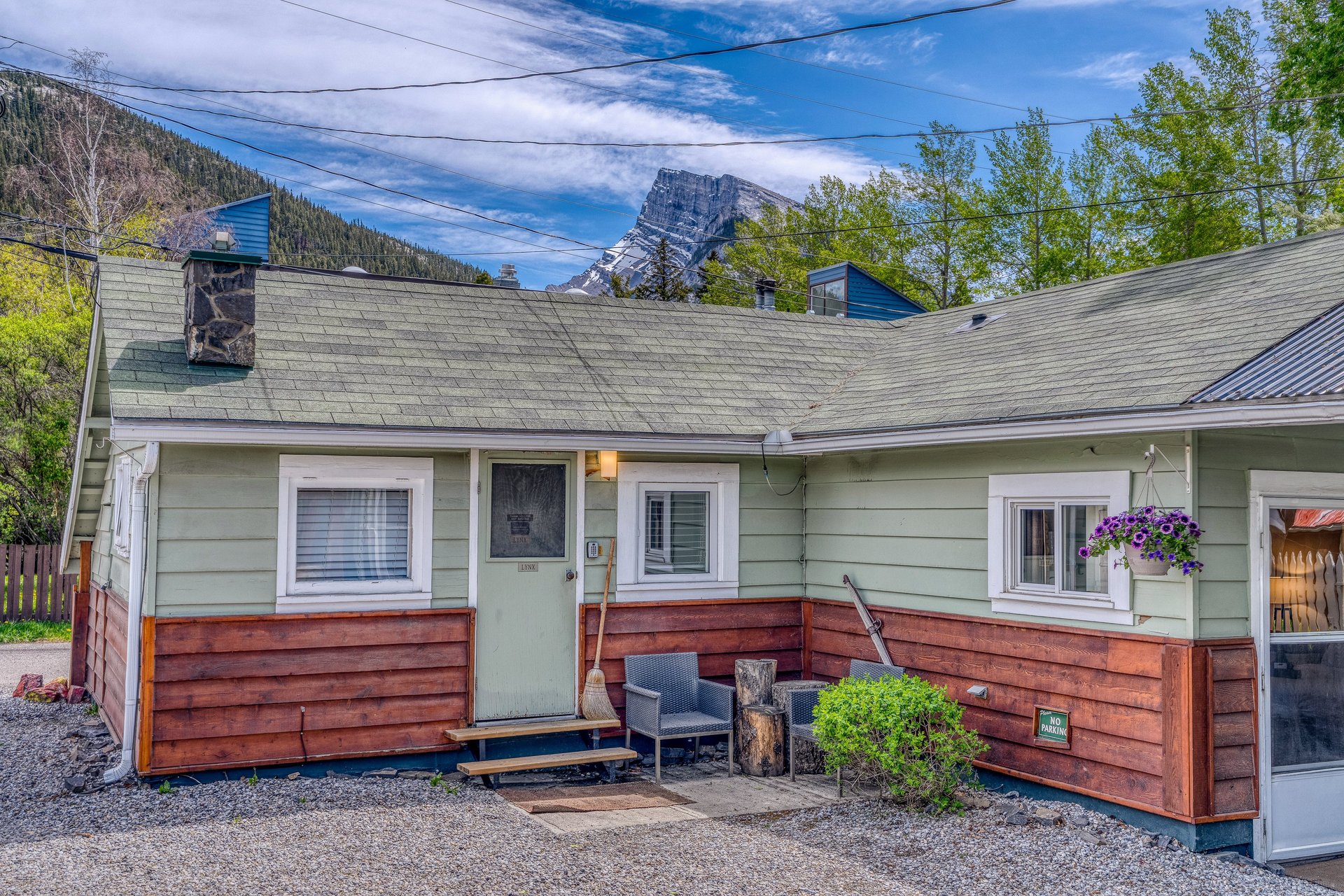 Beaver Street Cabins Banff | B&B Inn
