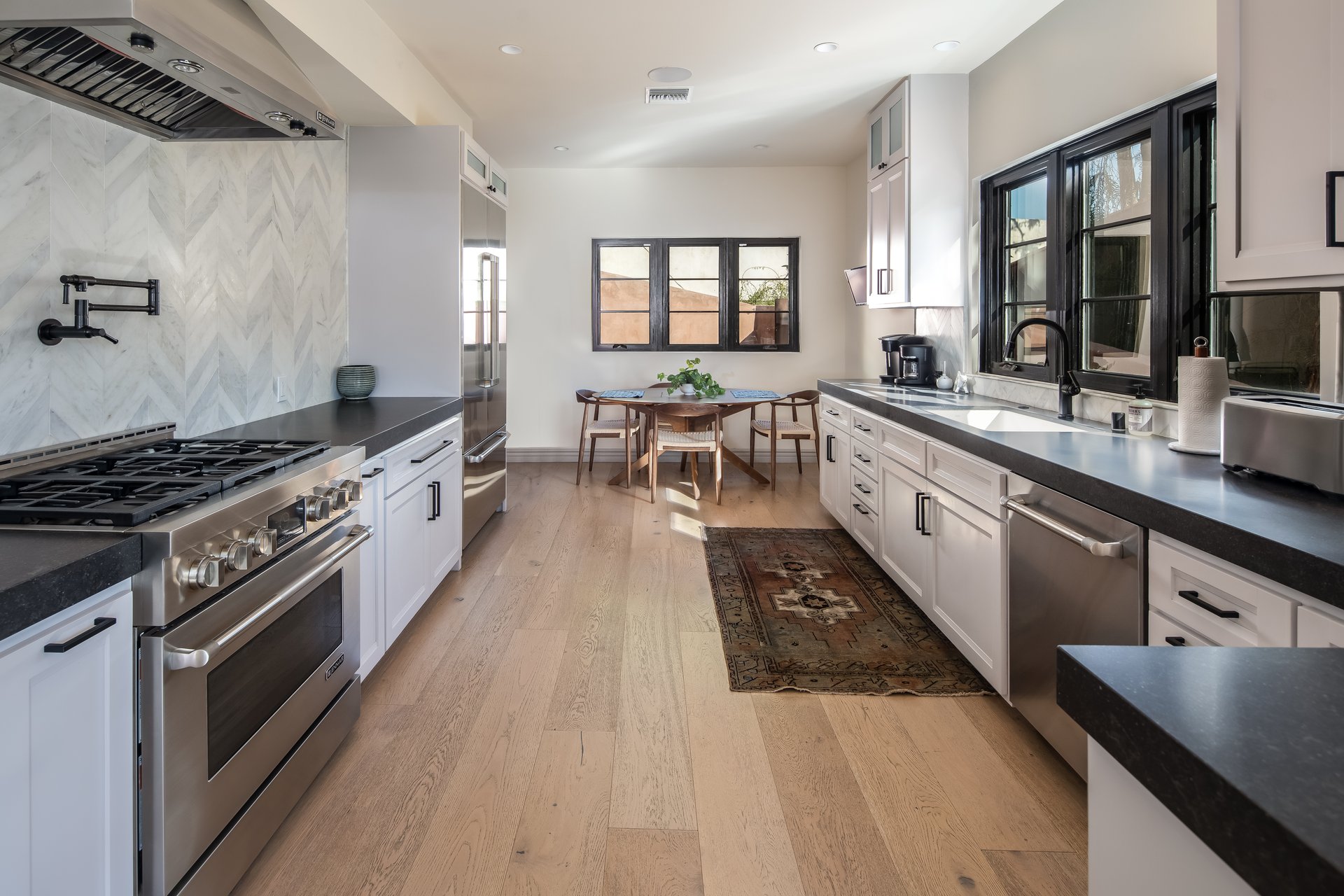 8425 W Sunset Blvd, West Hollywood