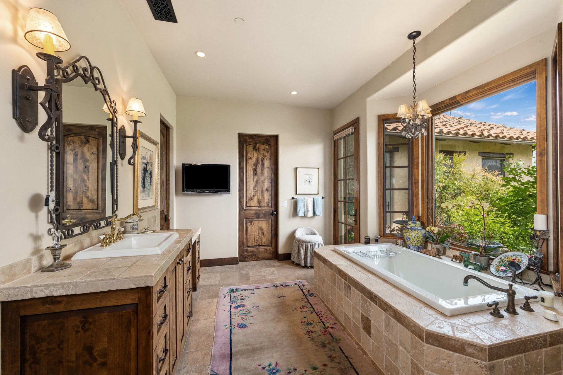 Hacienda-Style Retreat with Breathtaking Mountain Views