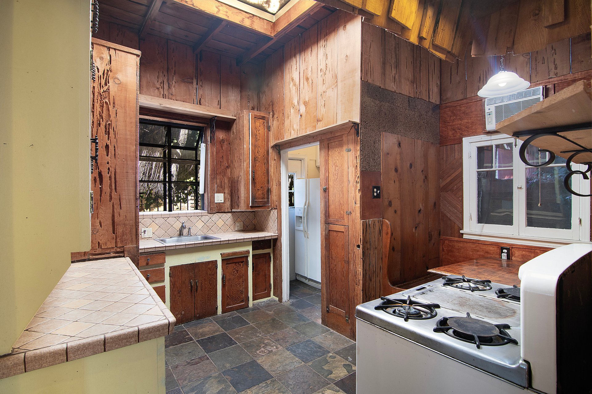 6131 Glen Tower St.