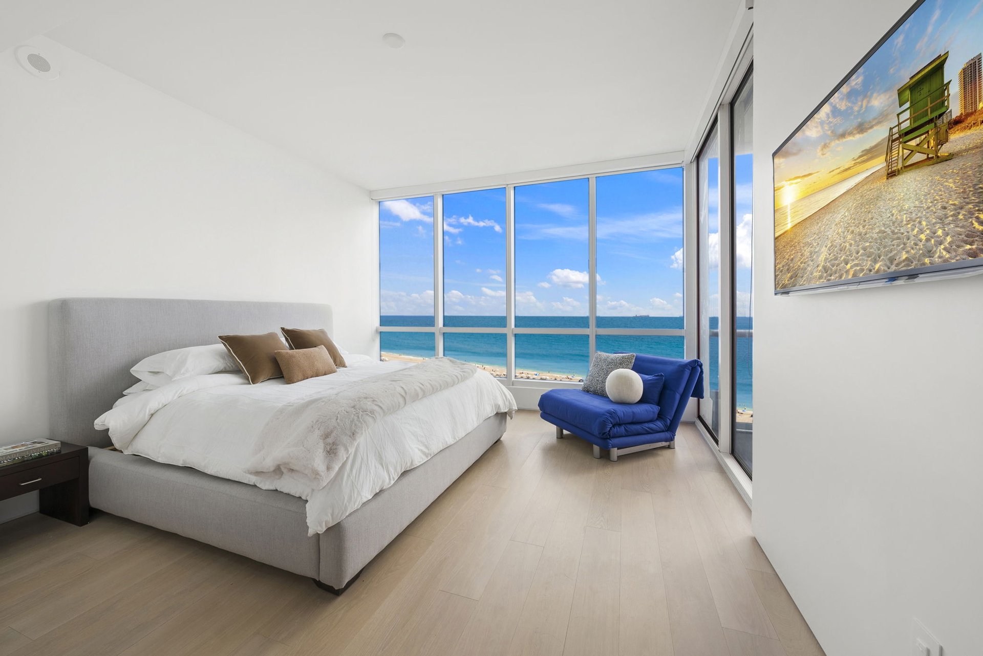 100 S Pointe Drive, Residence 1906/07