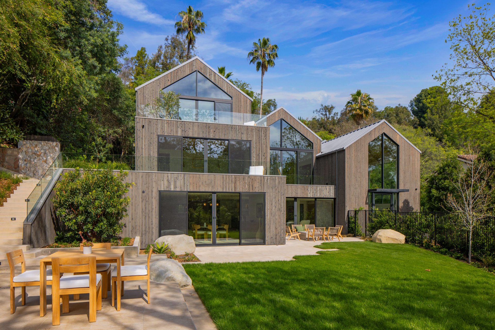 The Viewcrest Lodge in Studio City 