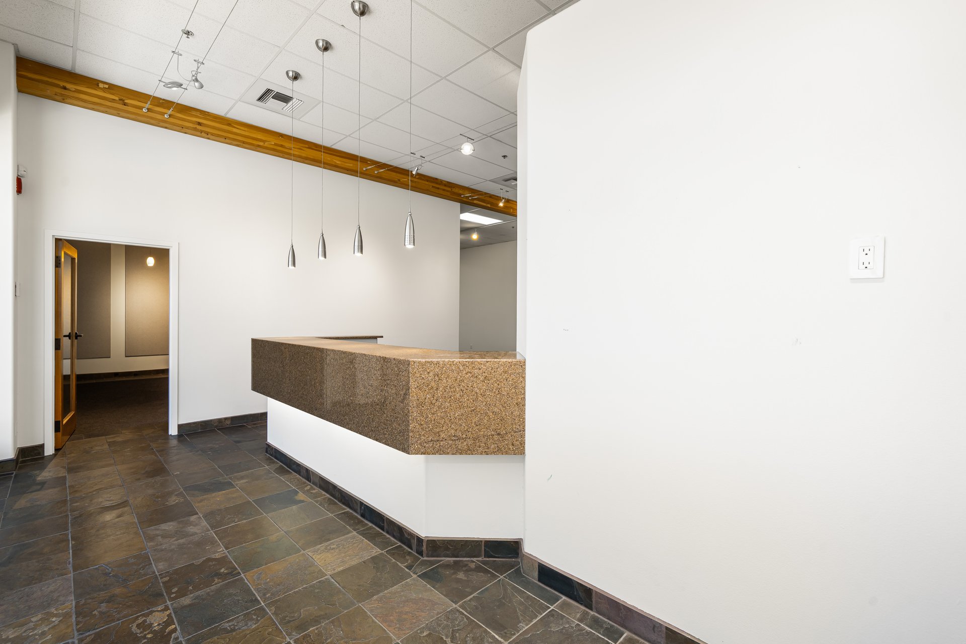 Desert Square - Suite D