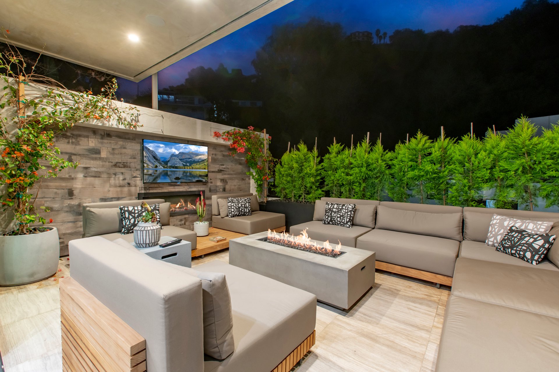 8145 Willow Glen Rd
