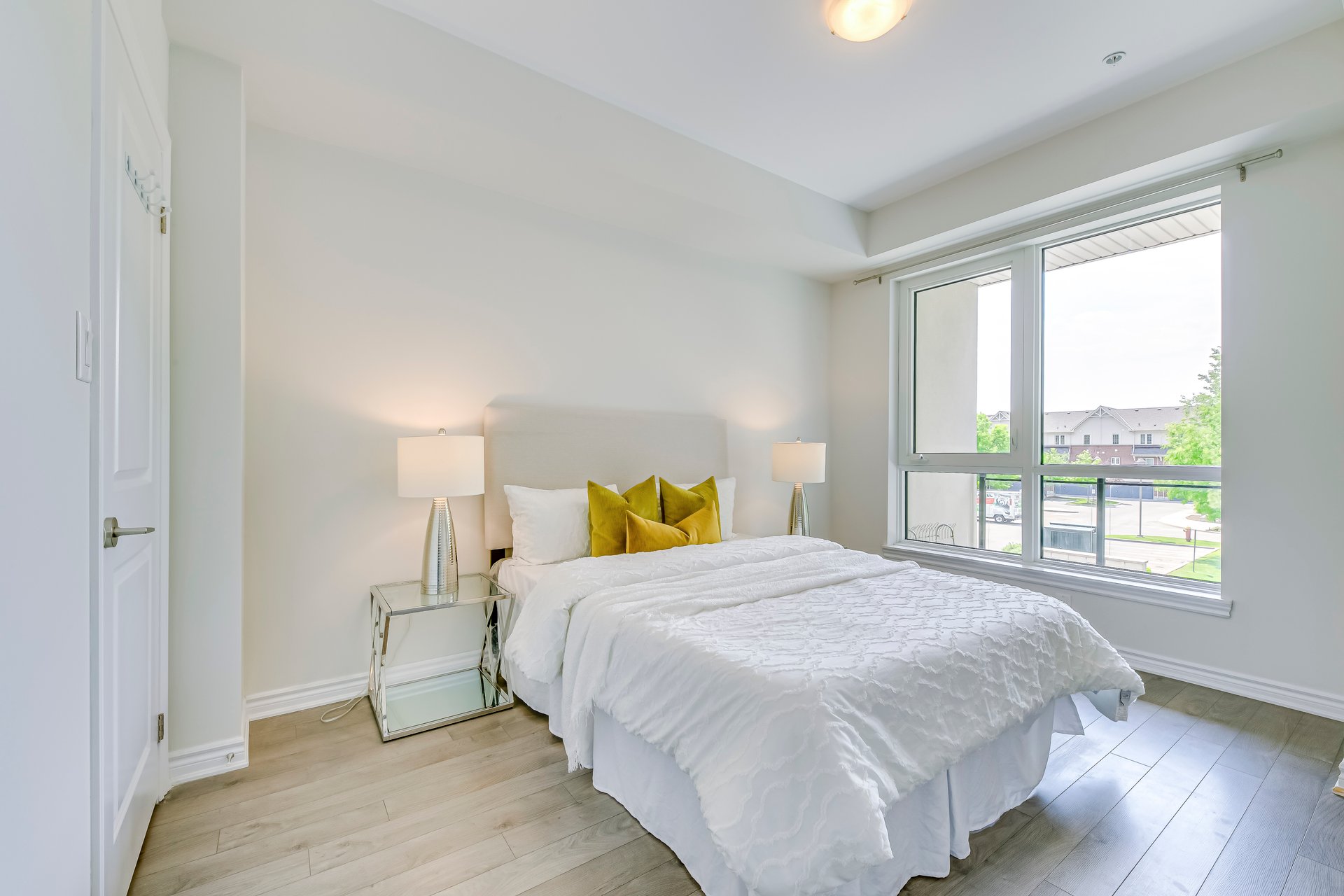 150 Oak Park Blvd 201