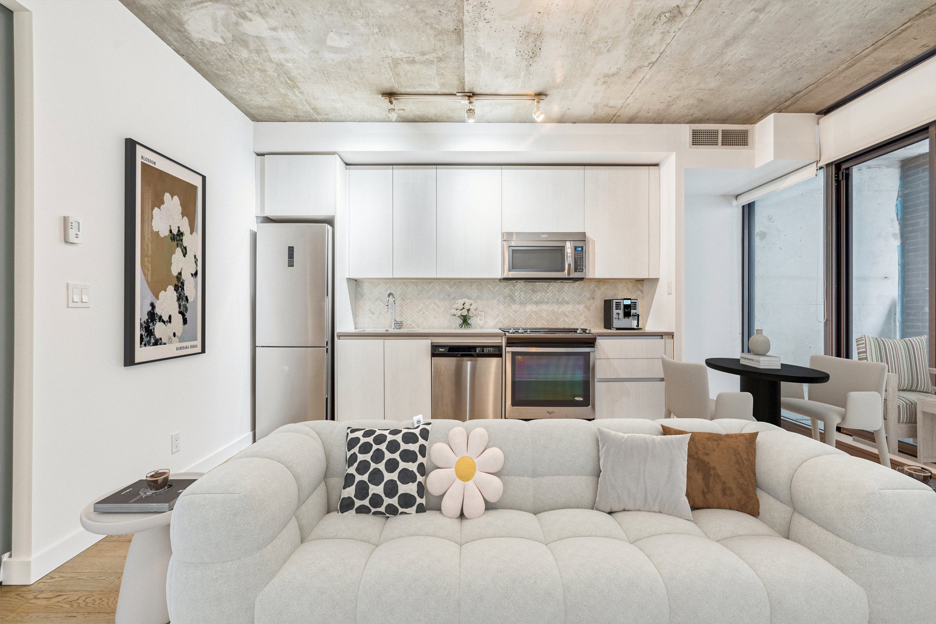 111 Bathurst St 423