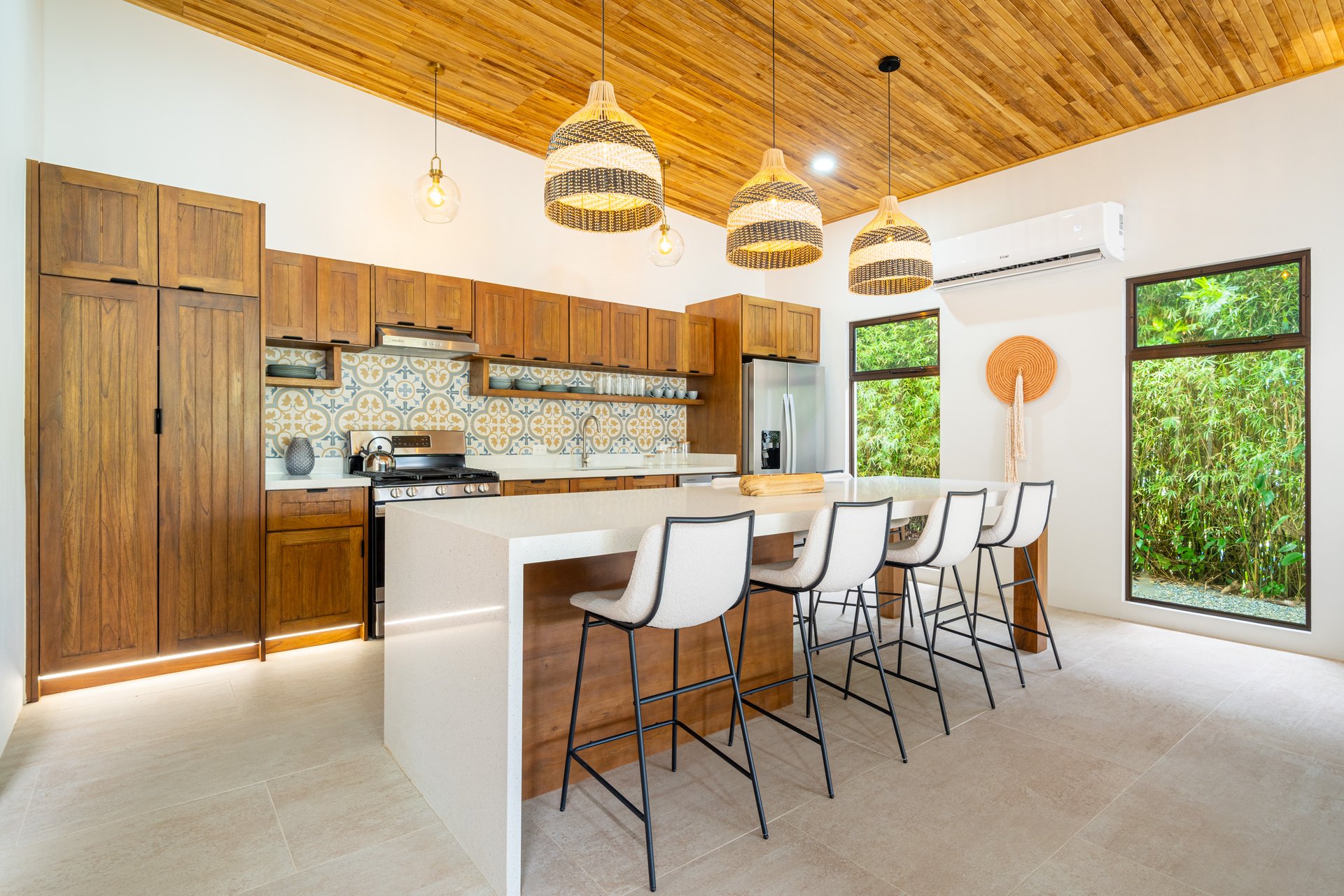 Uvita Tropical Urban Home, New Quality Build!