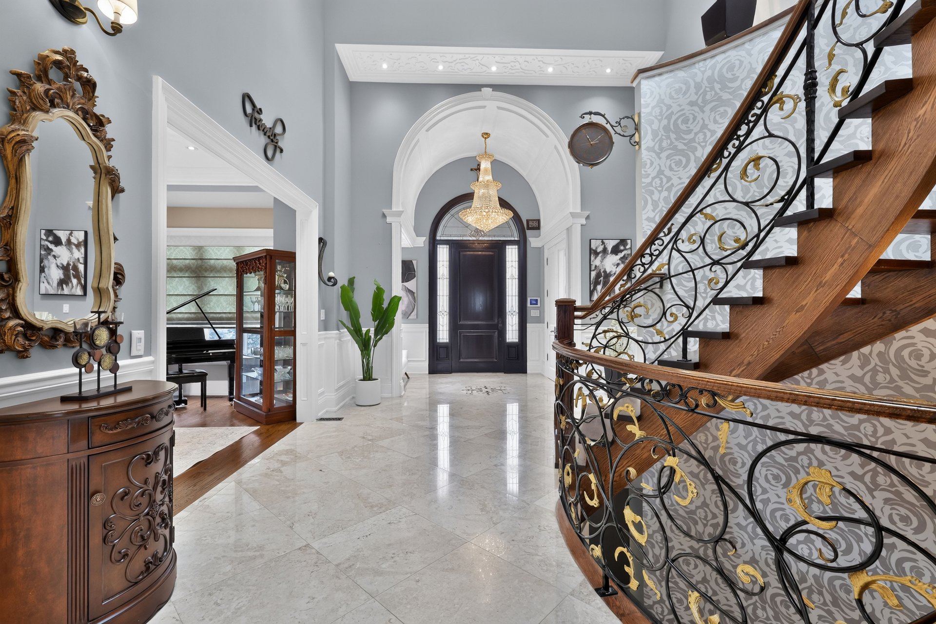 2513 Sharon Cres