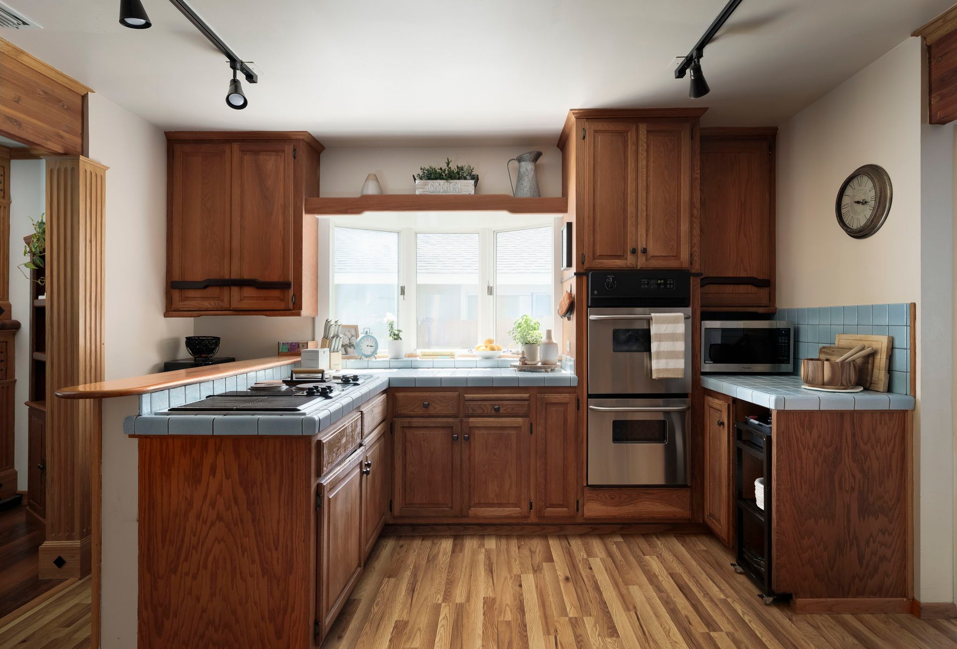 2-Story Historic Cabin Home in La Crescenta - Breathtaking Verdugo Mountain Views!