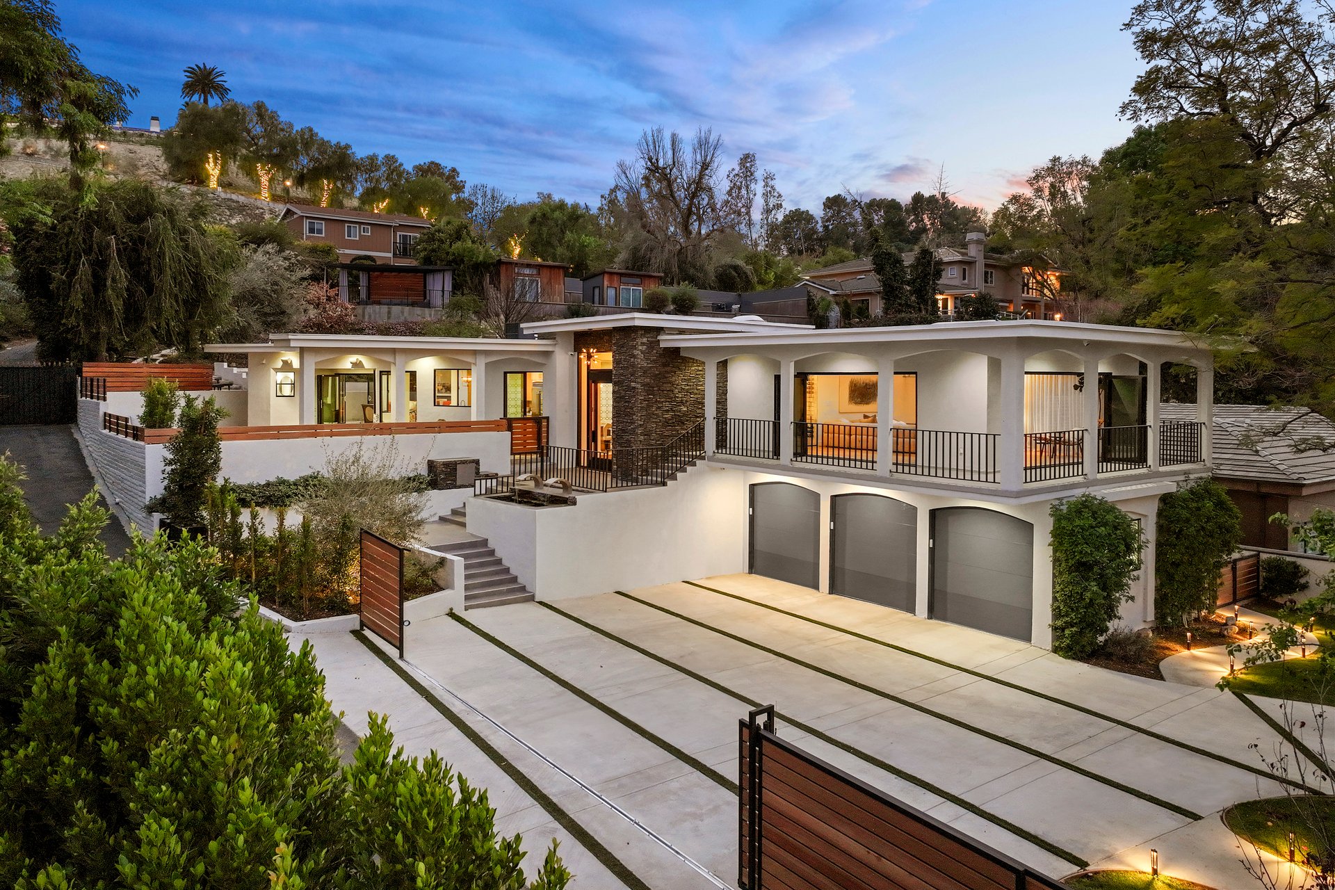 4977 Brewster Dr, Tarzana