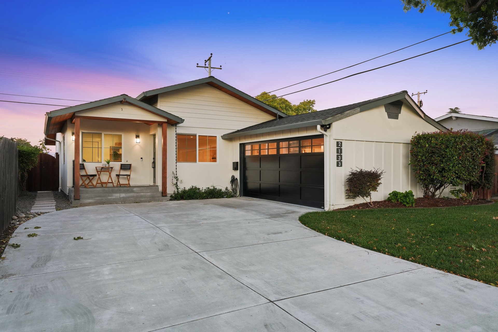 2133 Santa Cruz AVE