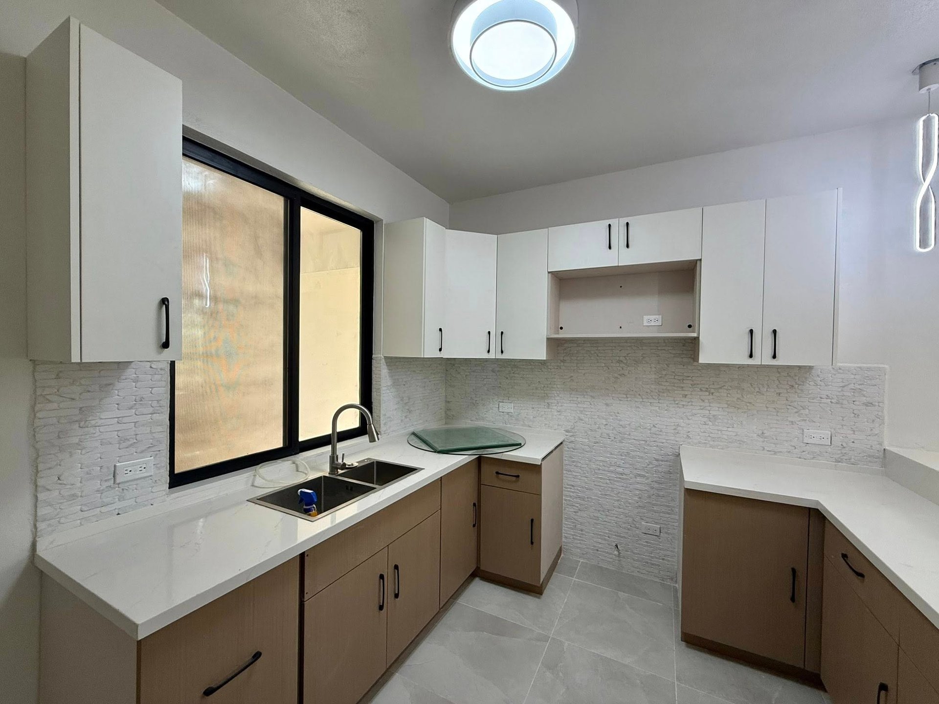 1087 Sabbath Hill 1 Bedroom Apartment
