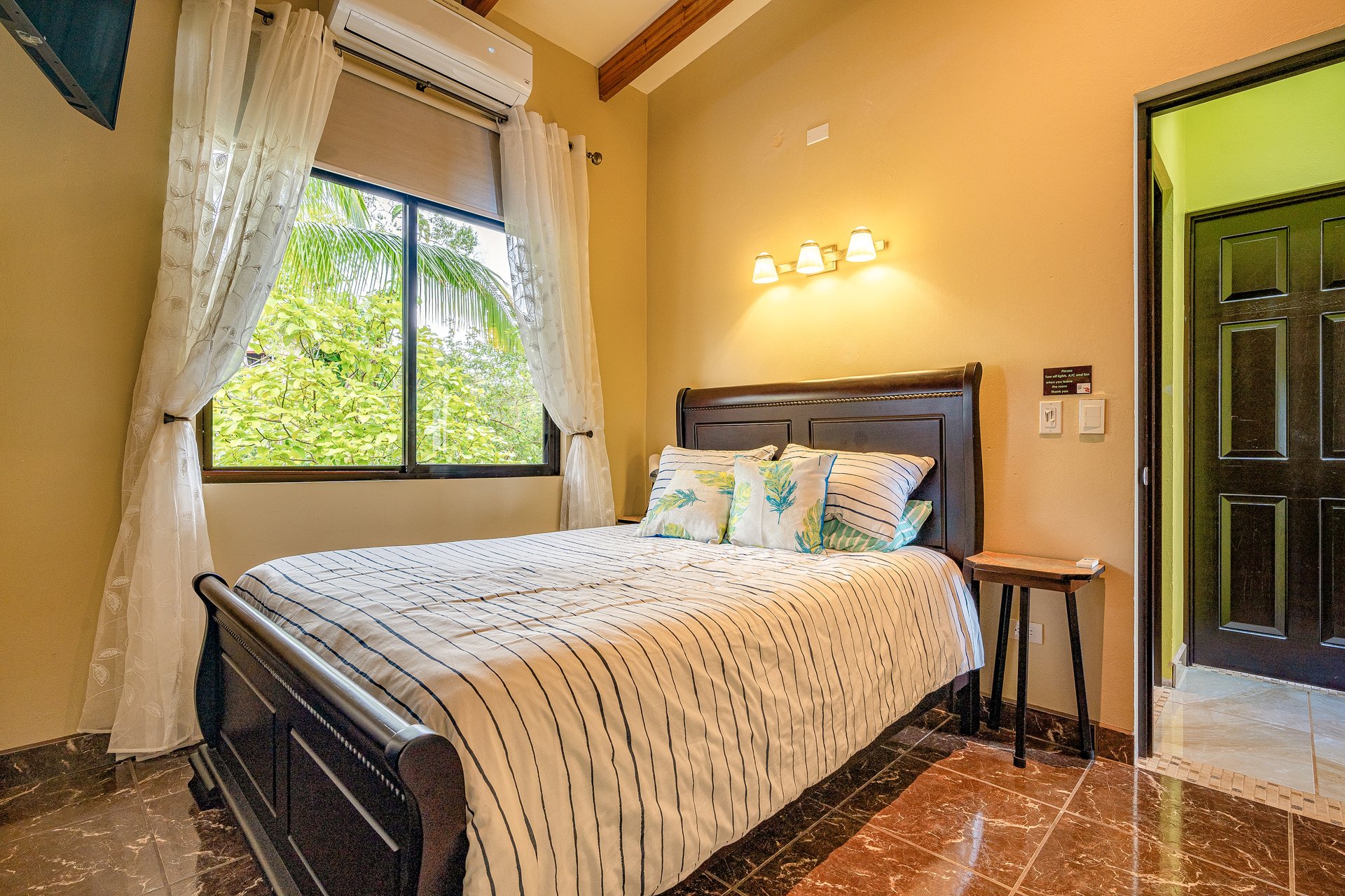 Luxury 4-Bed Villa with Ocean Views & Infinity Pool in Ojochal