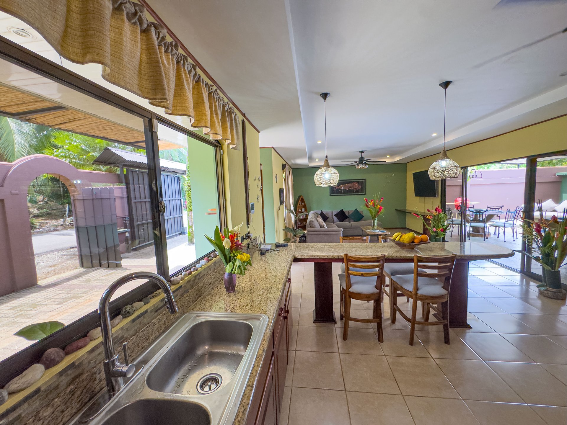 Naranjito corner lot house