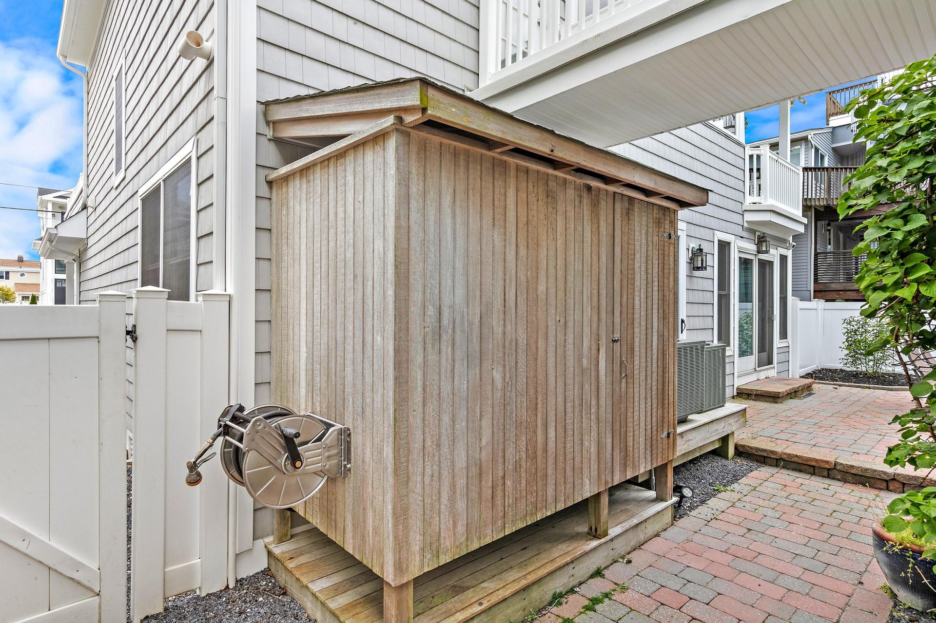 119 Dolphin Ave