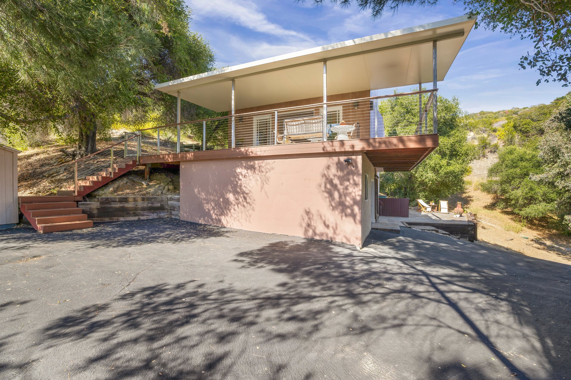 1310 N Topanga Canyon Blvd