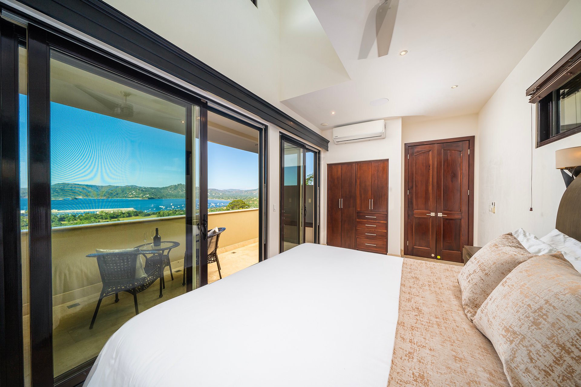 Casa Todo Bien and Guest House: Luxury 4BR Main Home + Guest House with Ocean Views