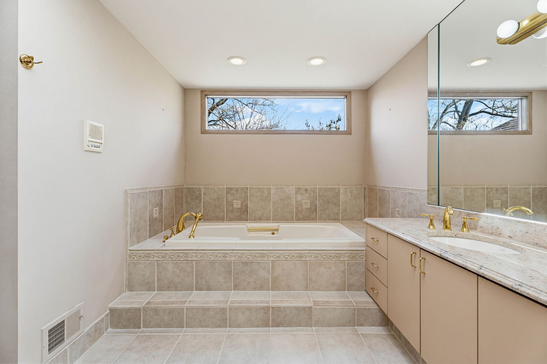 1743 Beechwood Way