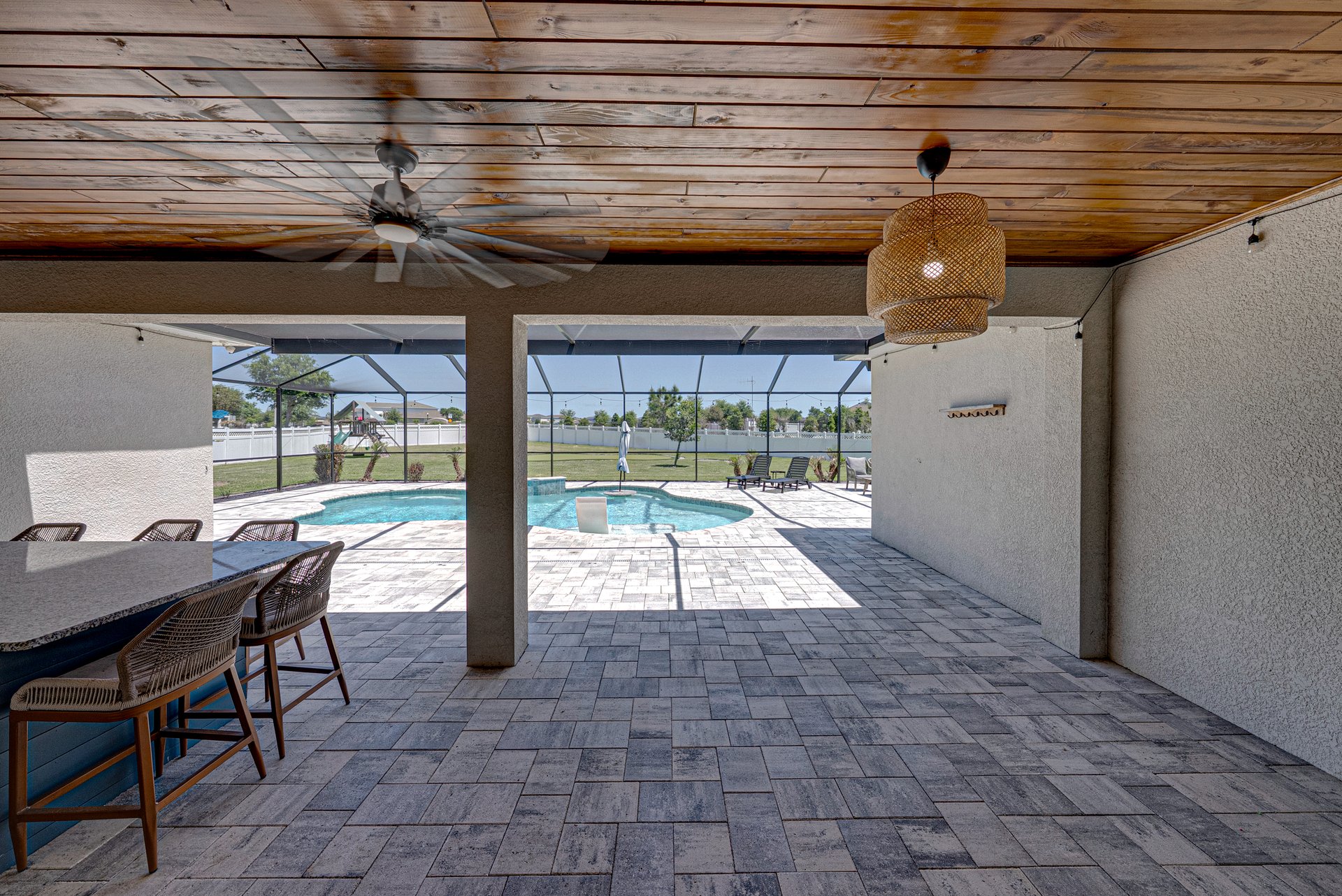 6883 BRADBURY CIR