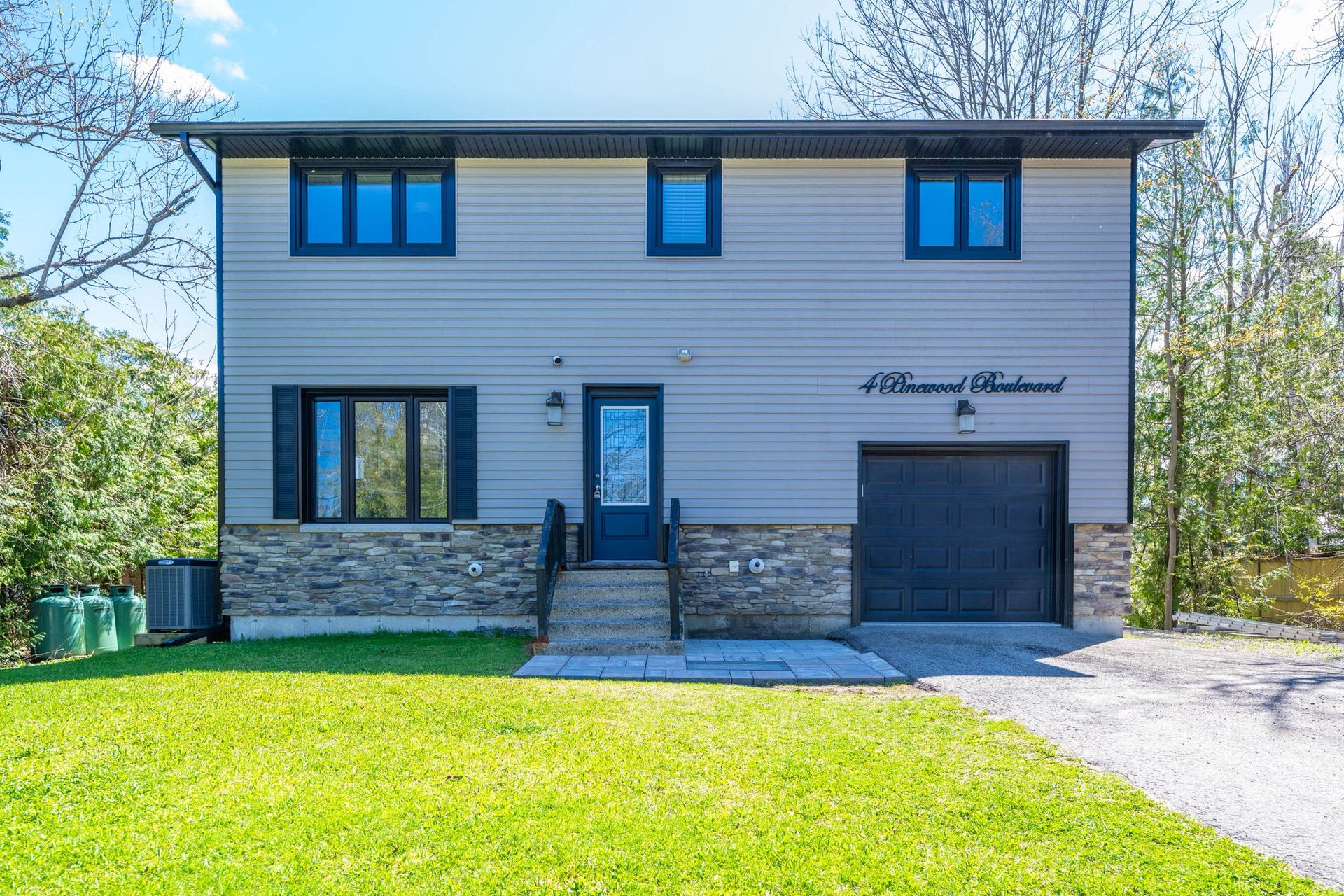 4 Pinewood Boulevard