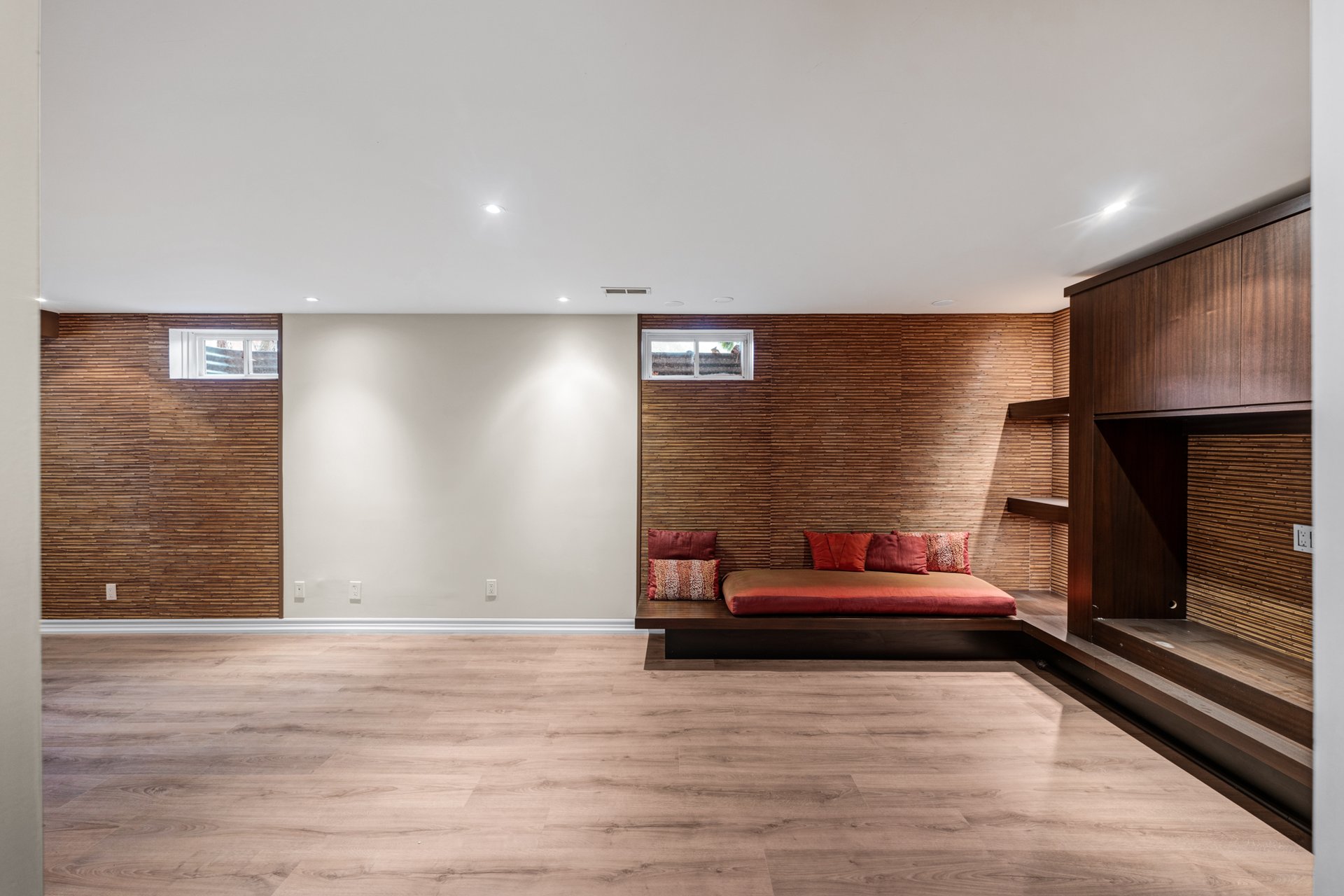 1053 Red Pine Cres