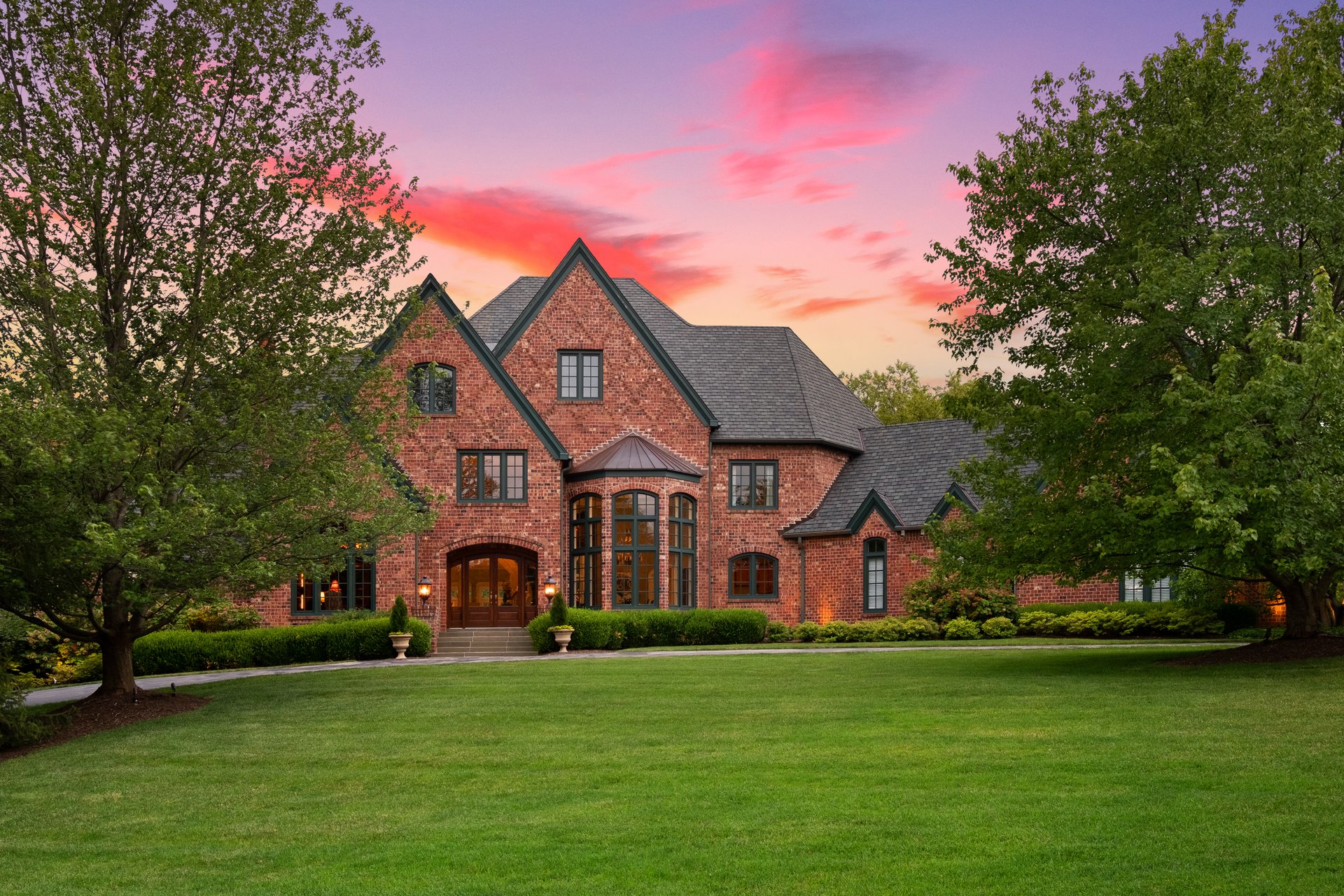 A Town & Country Sanctuary on 2+ Acres With a Surprising Backdrop 