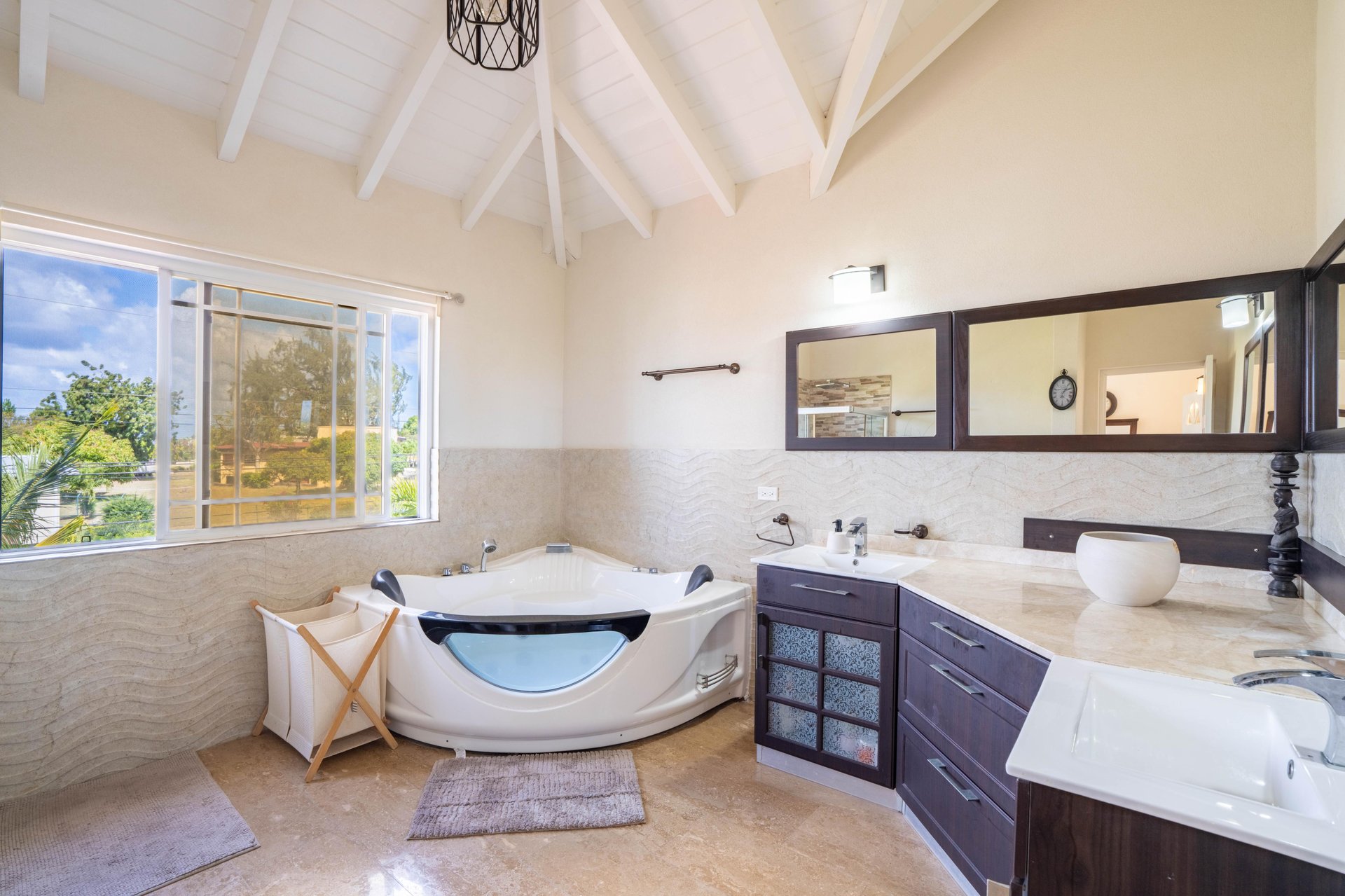 Halls Villa 