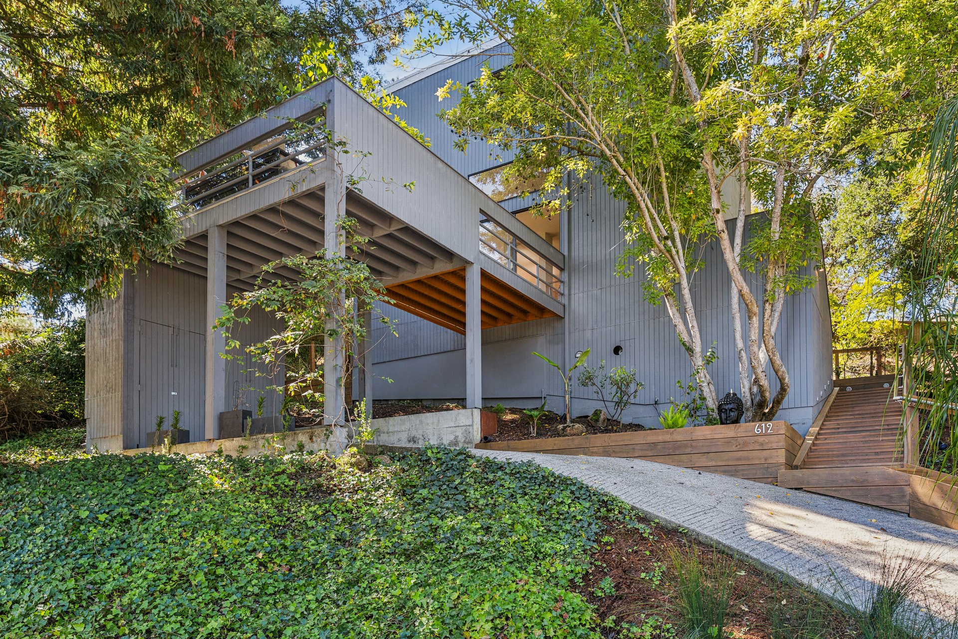 Contemporary Berkeley Hills Treehouse