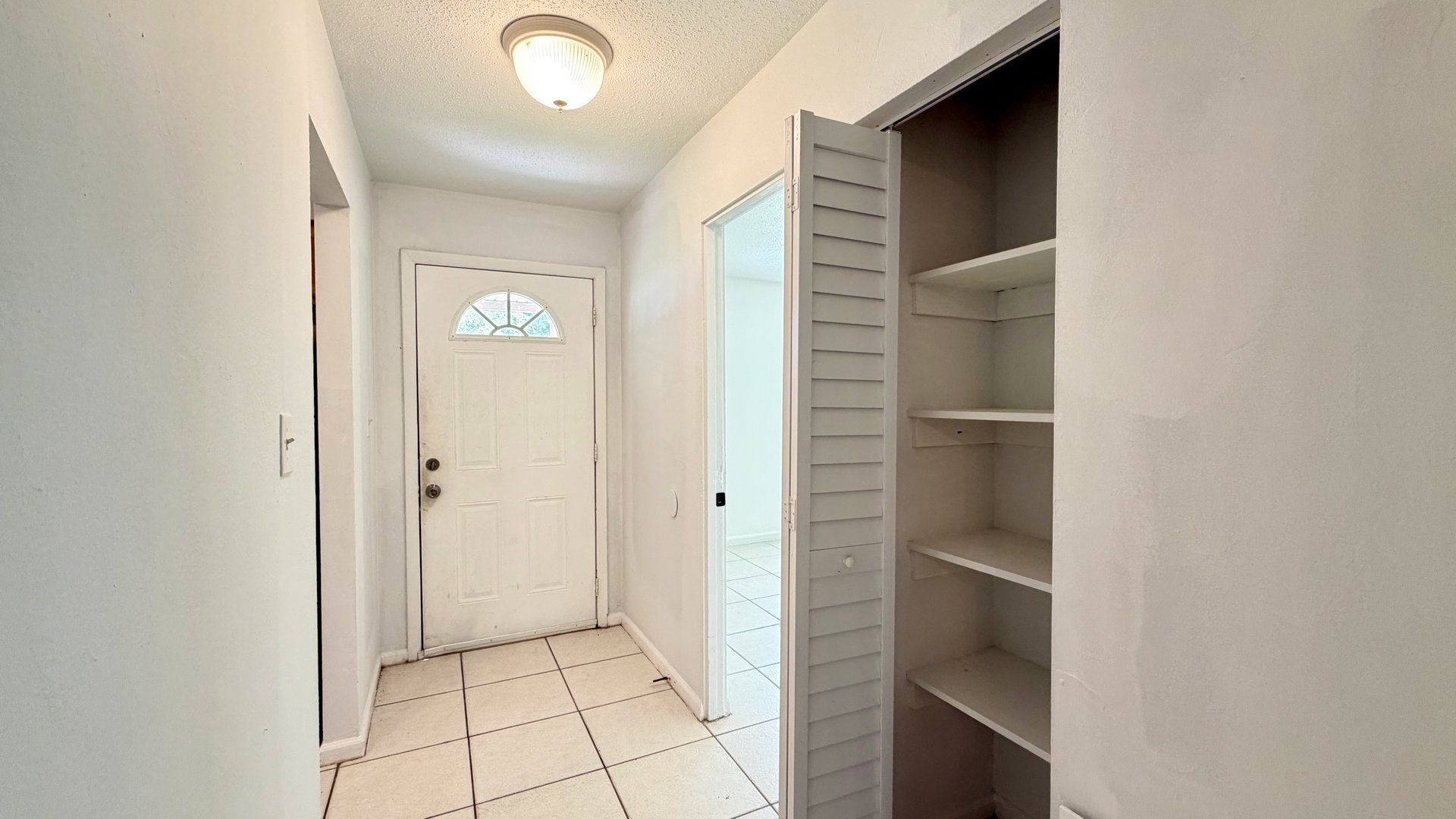 Casselberry Two-Bedroom Unit in Half-Duplex with Private Yard