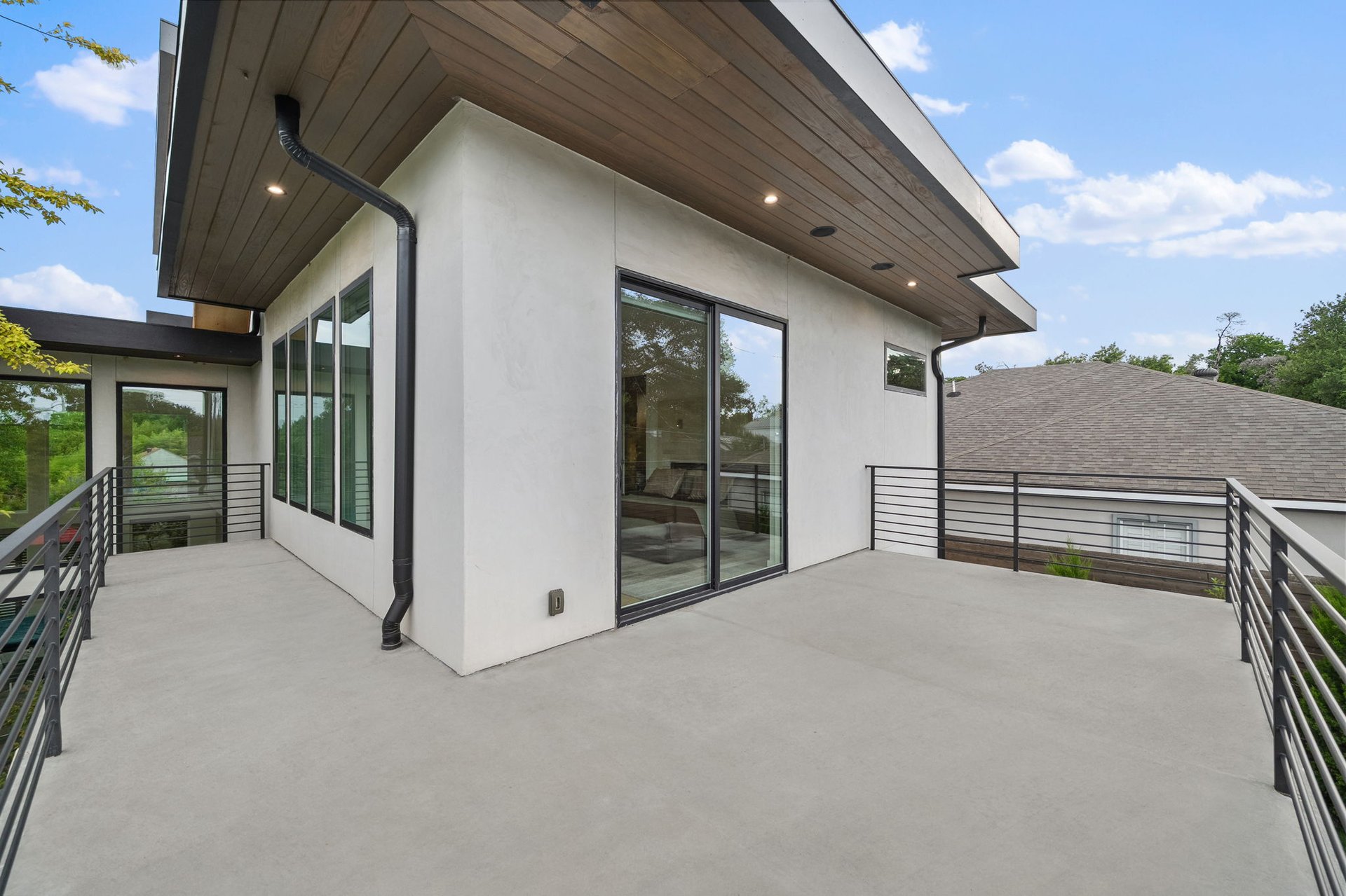 423 W Colorado Boulevard